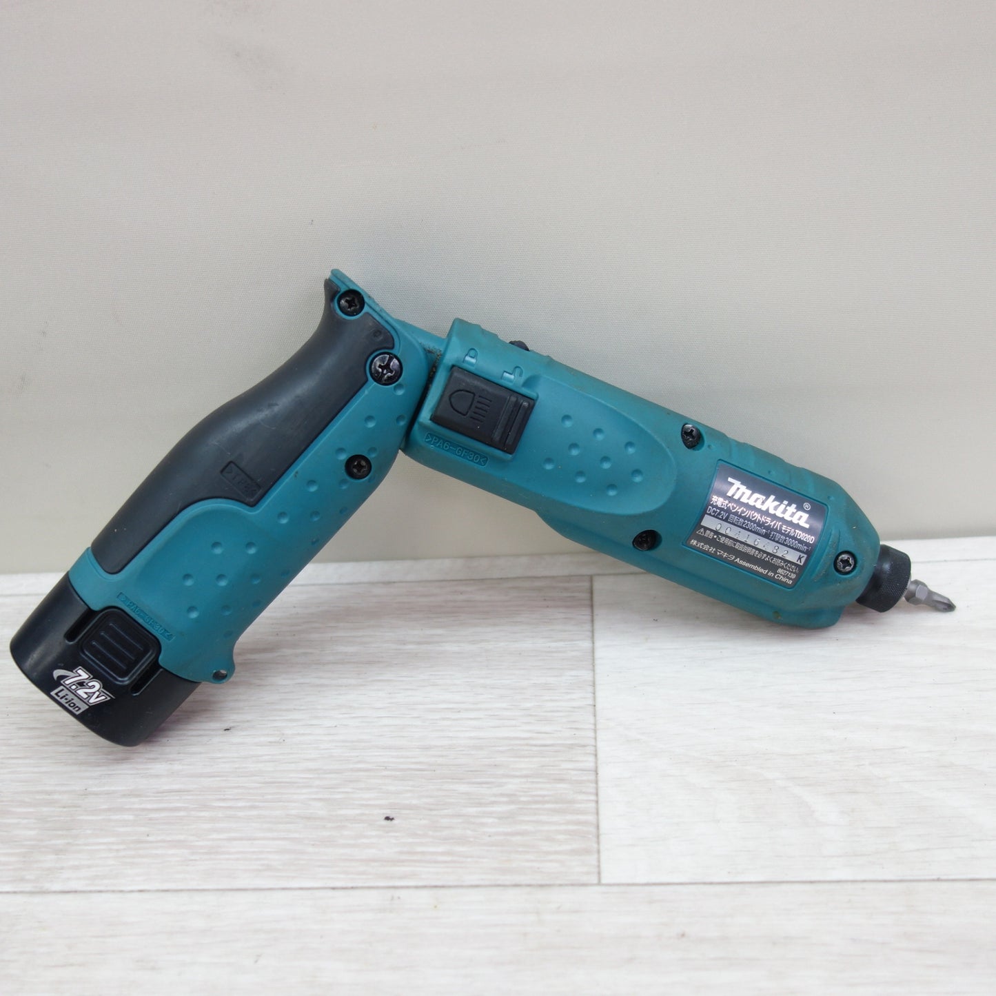 [送料無料] ☆マキタ 充電式 ペン インパクトドライバ TD020DS 電動 工具 7.2V makita 充電器 バッテリー☆