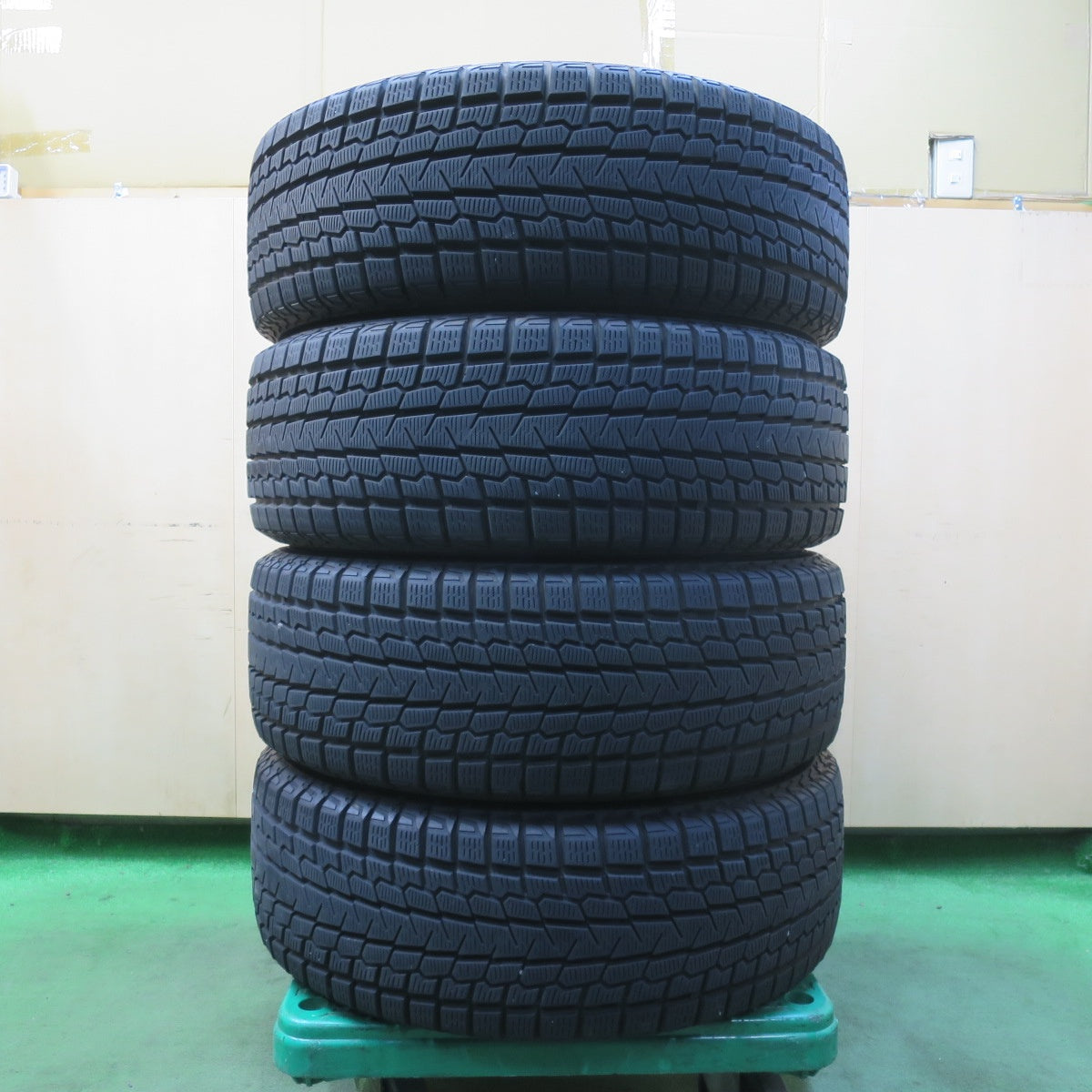 バリ溝！キレイ！9.5分★スタッドレス 235/60R18 ヨコハマ アイスガード G075 SCHNEIDER シュナイダー 18インチ PCD114.3/5H★5120908イス