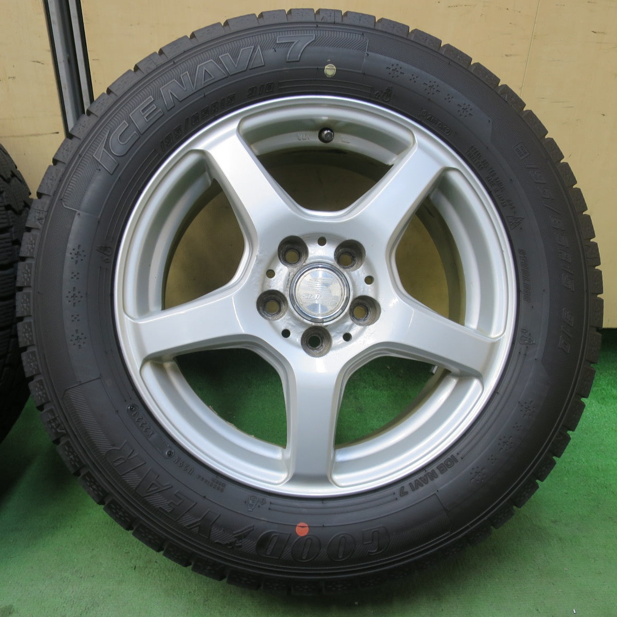 バリ溝！23年！9分★プリウス 等 195/65R15 スタッドレス グッドイヤー アイスナビ7 SIBILLA GG シビラ 15インチ PCD100/5H★5123108イス
