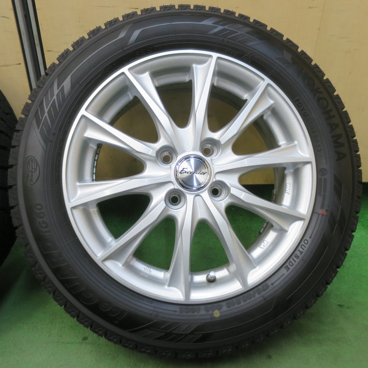 ほぼ未使用！23年！キレイ★スタッドレス 175/65R15 ヨコハマ アイスガード iG60 Exceeder エクシーダー 15インチ PCD100/4H★5111812イス