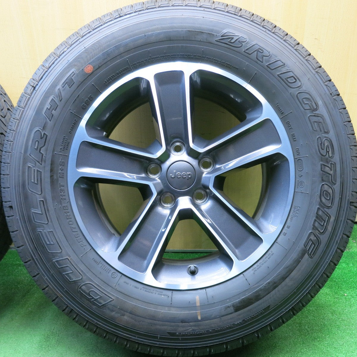 バリ溝！23年！キレイ！ほぼ10分★ジープ ラングラー アンリミテッド サハラ 純正 255/70R18 ブリヂストン デューラー H/T 685 18インチ PCD127/5H★5051101HAノ