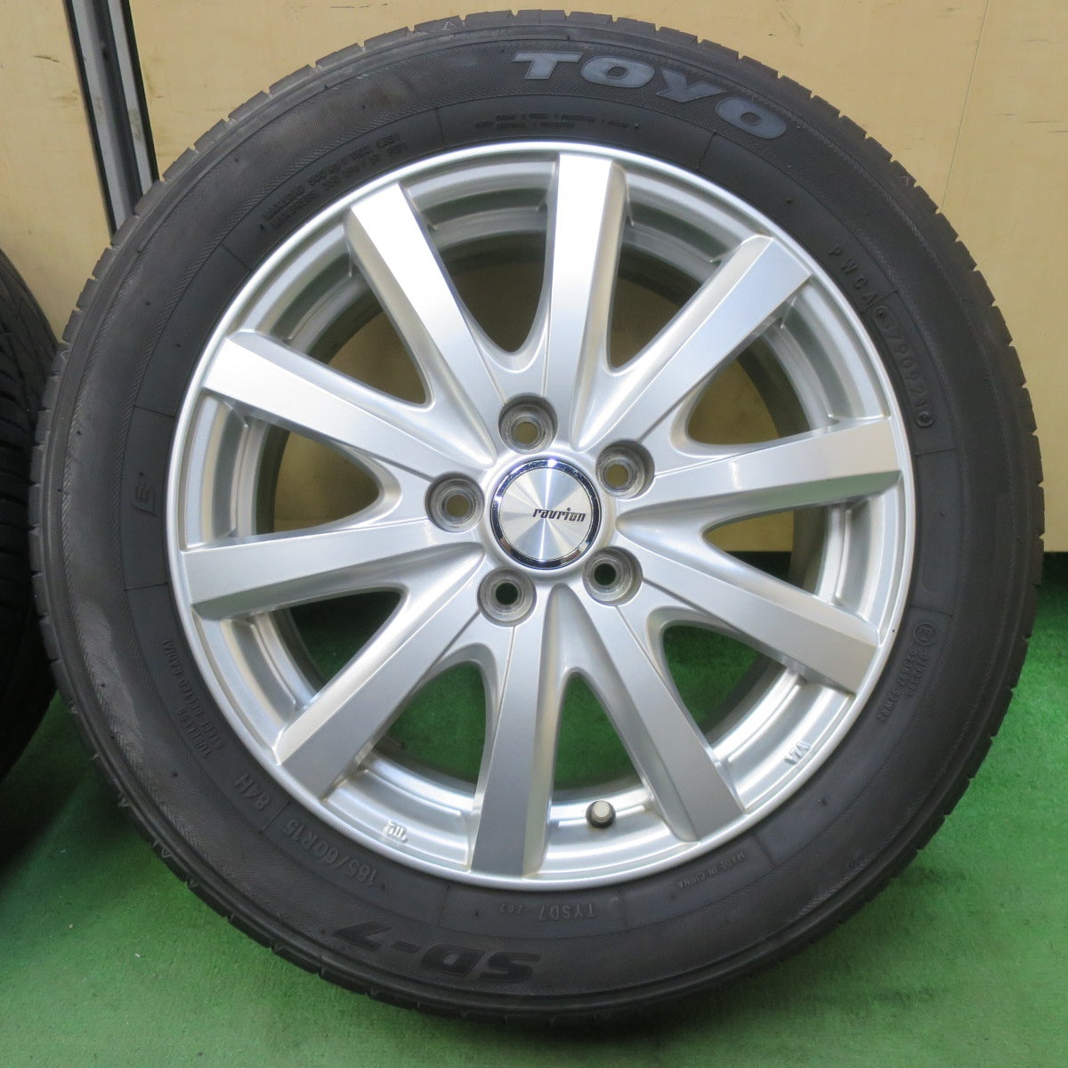 キレイ！21年★シエンタ 等 185/60R15 トーヨー SD-7 ravrion RS01 ラブリオン 15インチ PCD100/5H★5080407イノ