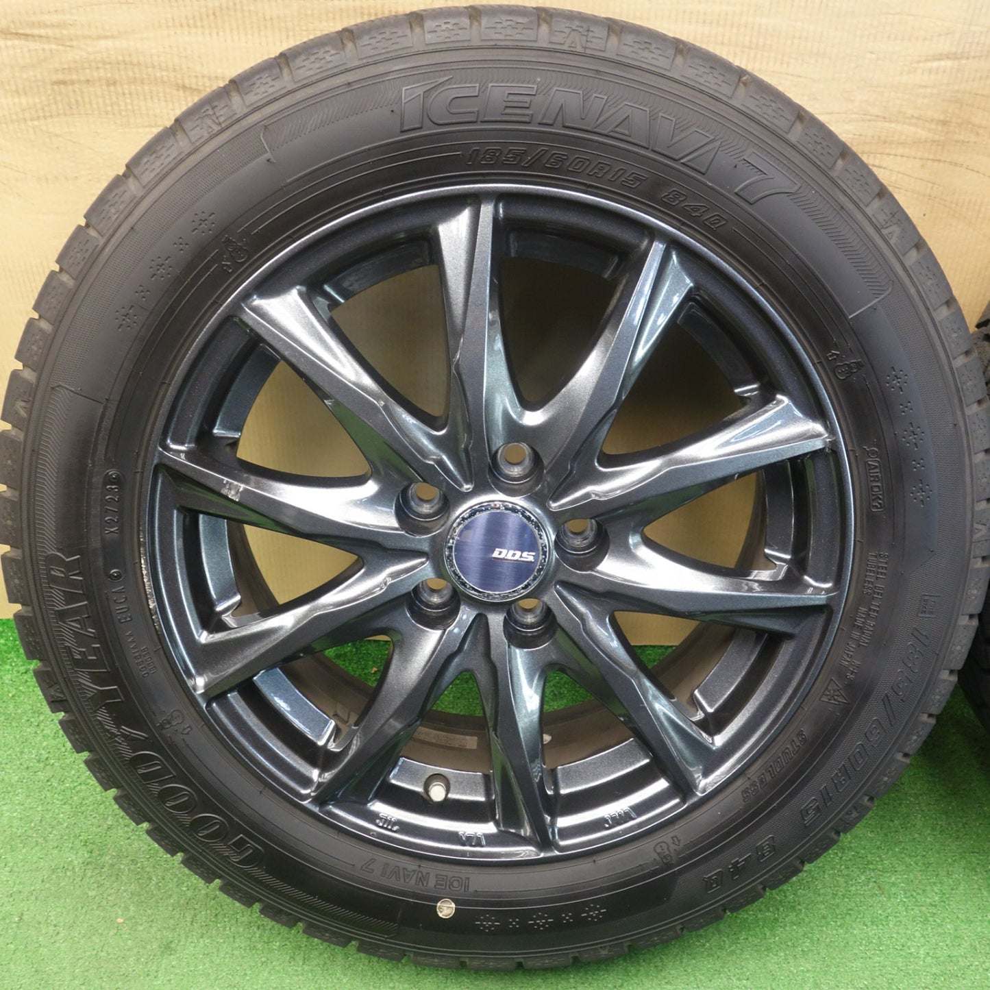 バリ溝！23年！キレイ！ほぼ10分◎シエンタ 等 185/60R15 スタッドレス グッドイヤー アイスナビ7 D.O.S. DOS 15インチ PCD100/5H◎6060103KTス