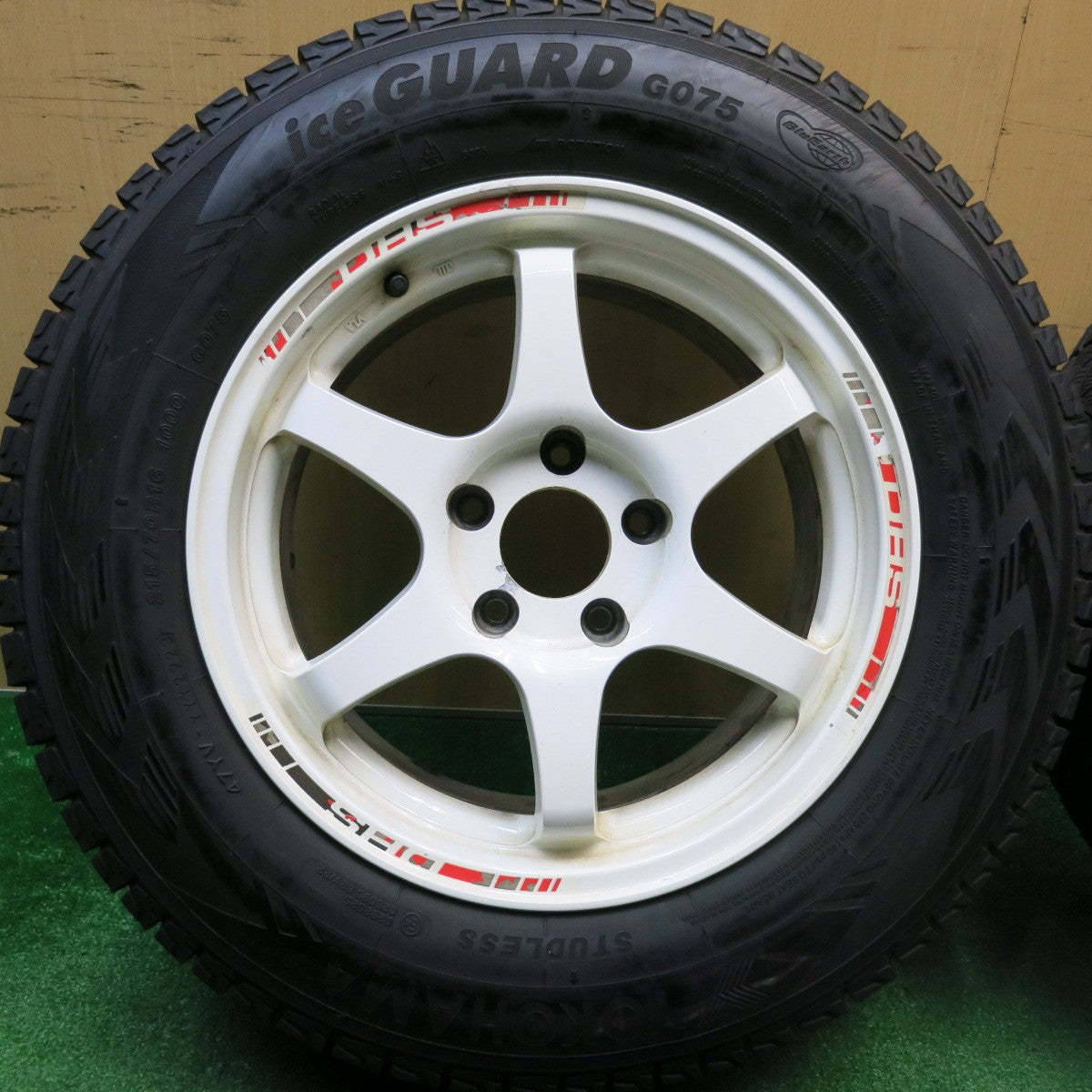バリ溝！23年！9分★DHS C034 215/70R16 スタッドレス ヨコハマ アイスガード G075 ダウンヒル スペシャル 16インチ PCD114.3/5H★5122805HAス