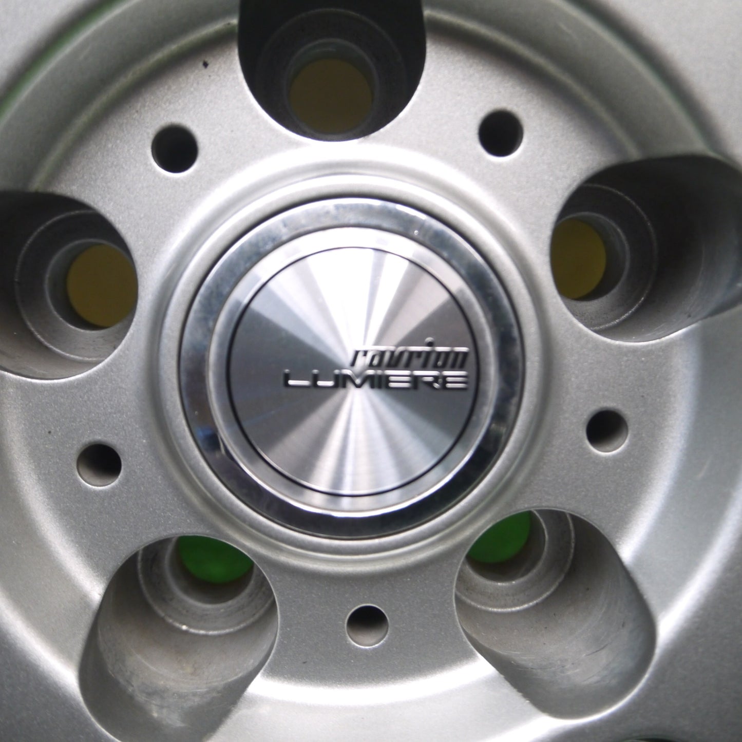 [送料無料] バリ溝！キレイ！9.5分以上★スタッドレス 215/65R16 グッドイヤー アイスナビ7 ravrion LUMIERE ラブリオン 16インチ PCD114.3/5H★5011503Hス