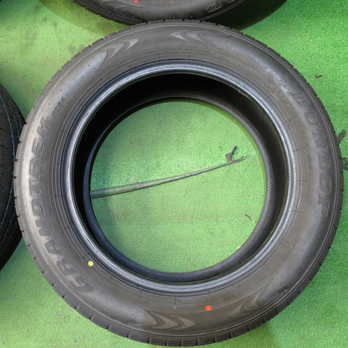 *送料無料* 新車外し！23年★LX ランクル 265/55R20 ダンロップ グラントレック PT5A タイヤ 20インチ レクサス ★4041004クノタ