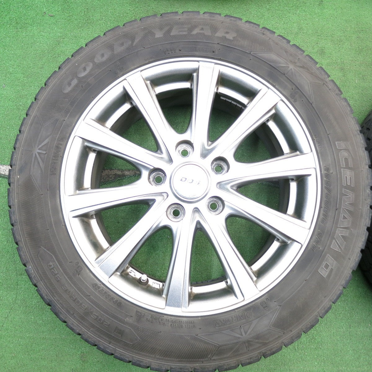 バリ溝！キレイ！8.5分★スタッドレス 205/60R16 グッドイヤー アイスナビ6 D.O.S. DOS 16インチ PCD114.3/5H★5061206AKス