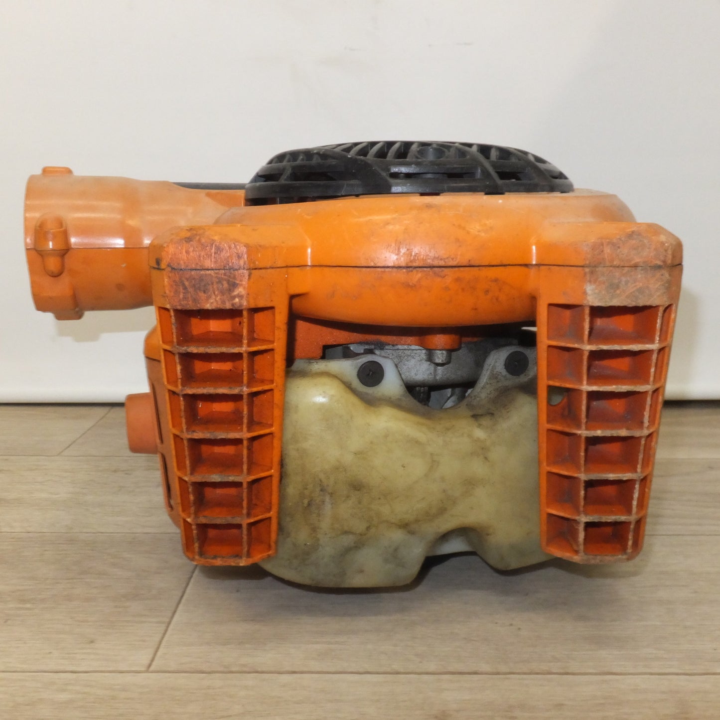 [送料無料] 岐阜発 現状品★日立 HITACHI エンジンブロワ RB24EAP 本体のみ　排気量 23.9mL　New PureFire かるがるスタート★