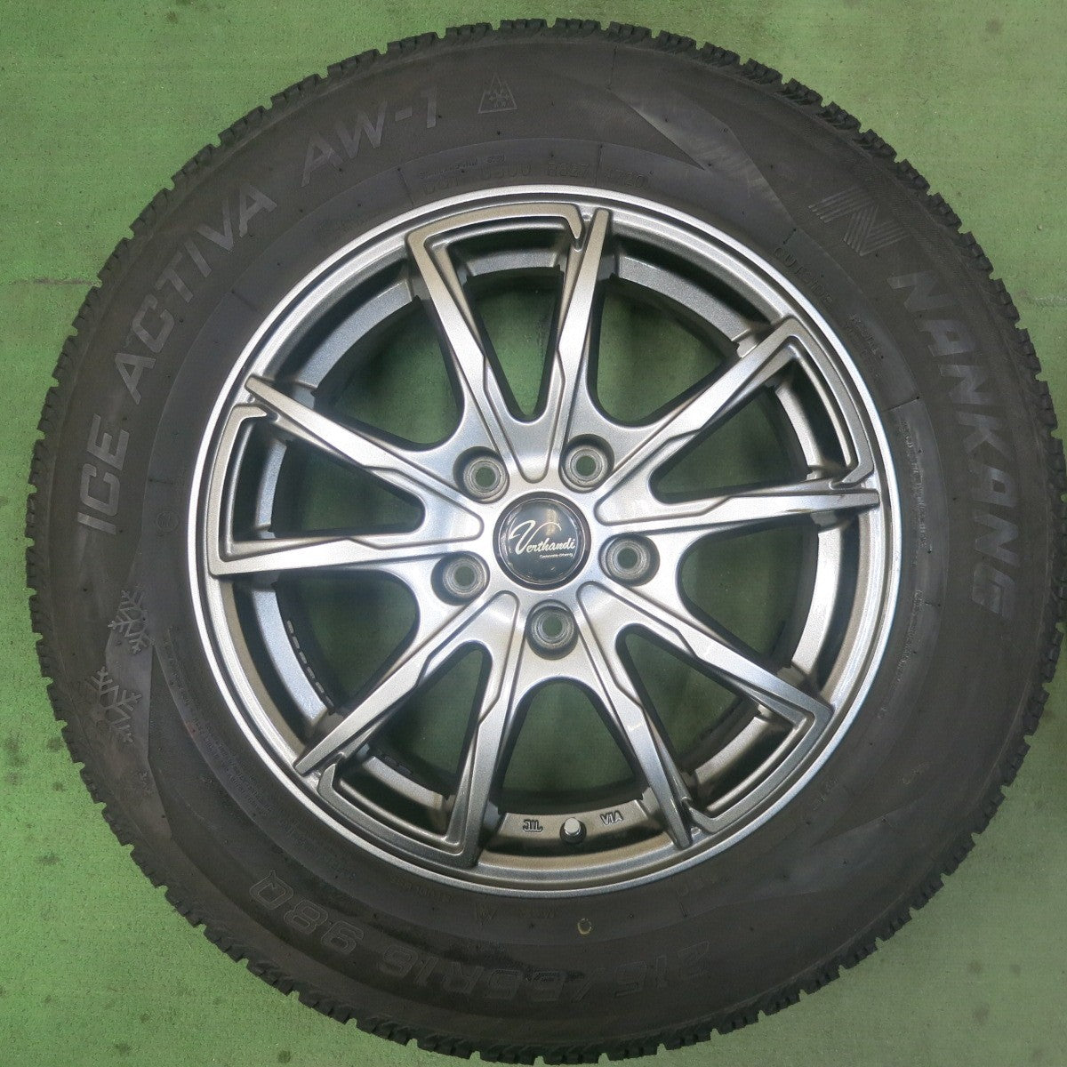 バリ溝！キレイ！9分★スタッドレス 215/65R16 ナンカン アイスアクティバ AW-1 Verthandi ヴェルザンディ ヴェルサンディ 16インチ PCD114.3/5H★6022404SKス
