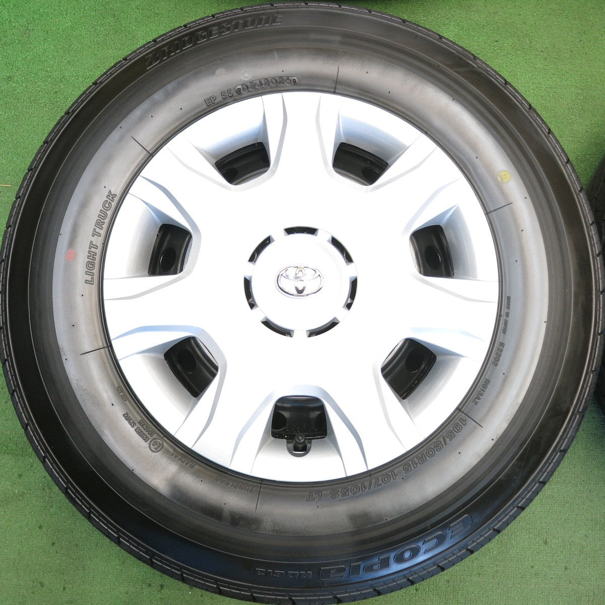 新車外し！26年◎トヨタ 200系 ハイエース 純正 スチール 195/80R15 107/105S ブリヂストン エコピア RD613 15インチ PCD139.7/6H◎6081601HAノ