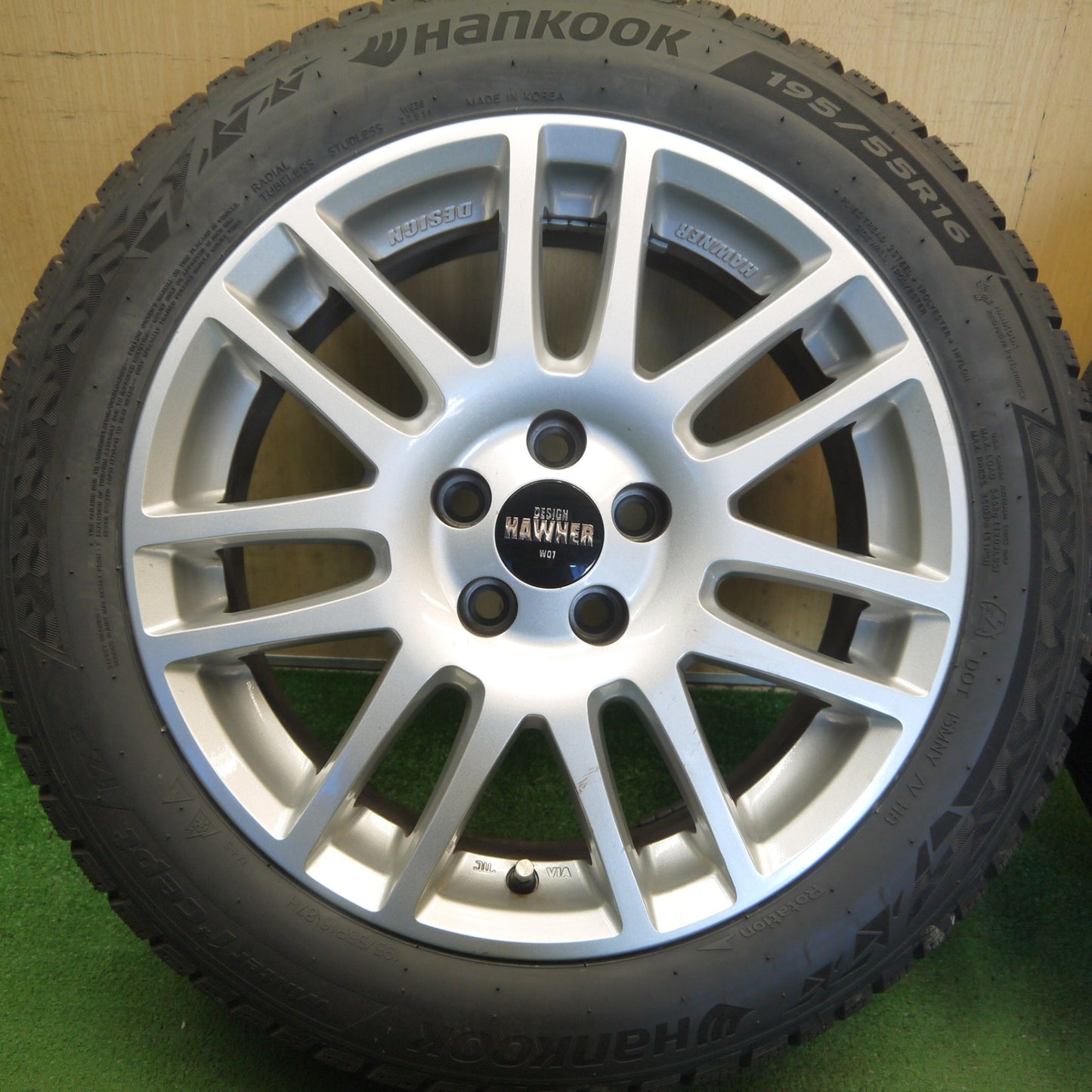ほぼ未使用！25年！キレイ◎ワーゲン 等 195/55R16 スタッドレス ハンコック ウインター アイセプト IZ3 DESIGN HAWNER W07 ハウナー デザイン 16インチ PCD100/5H◎6082105Hス