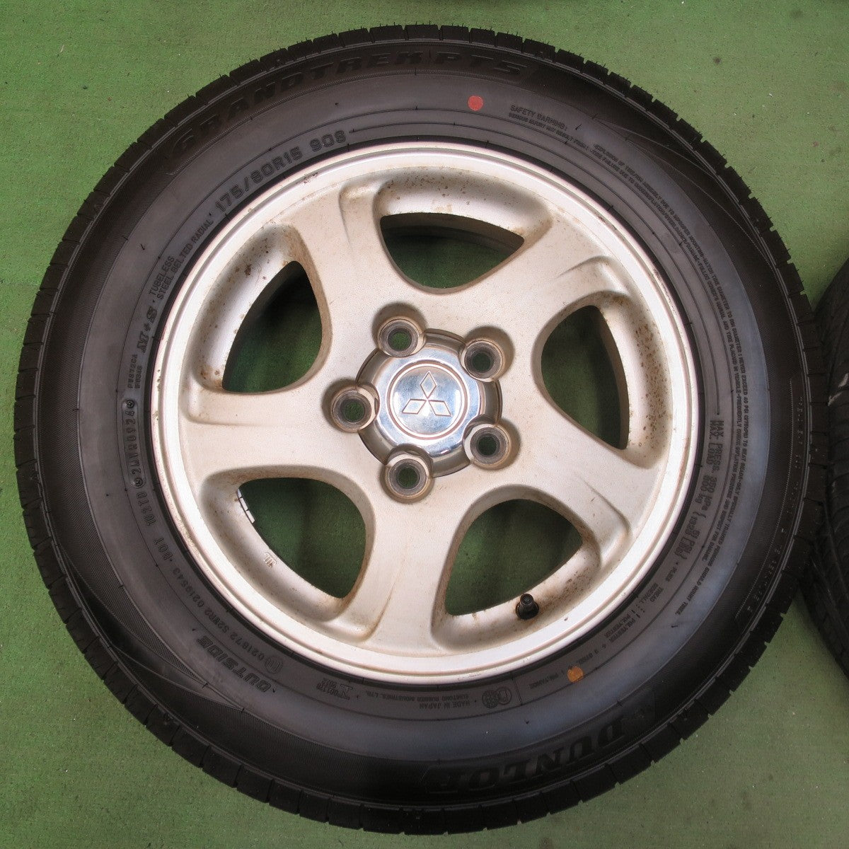 バリ溝！24年！9.5分★三菱 パジェロミニ 純正 175/80R15 ダンロップ グラントレック PT5 15インチ PCD114.3/5H★5070702イノ