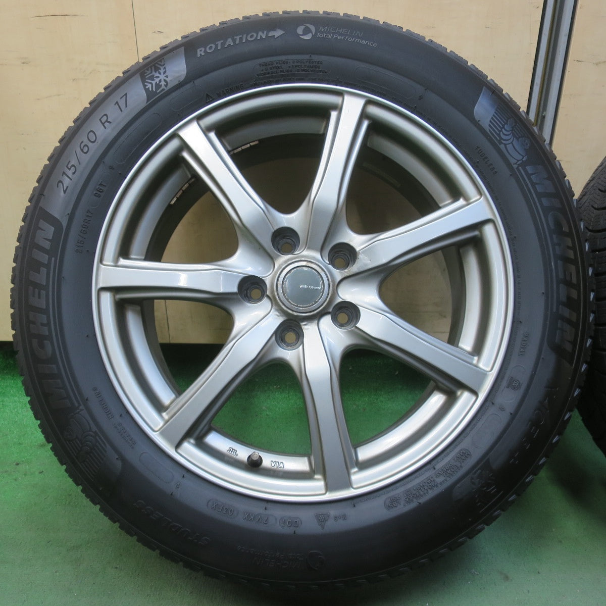 4本価格◎スタッドレス 215/60R17 ミシュラン X-ICE3+ MILLOUS Ki ミルアス 17インチ PCD114.3/5H◎6082405イス