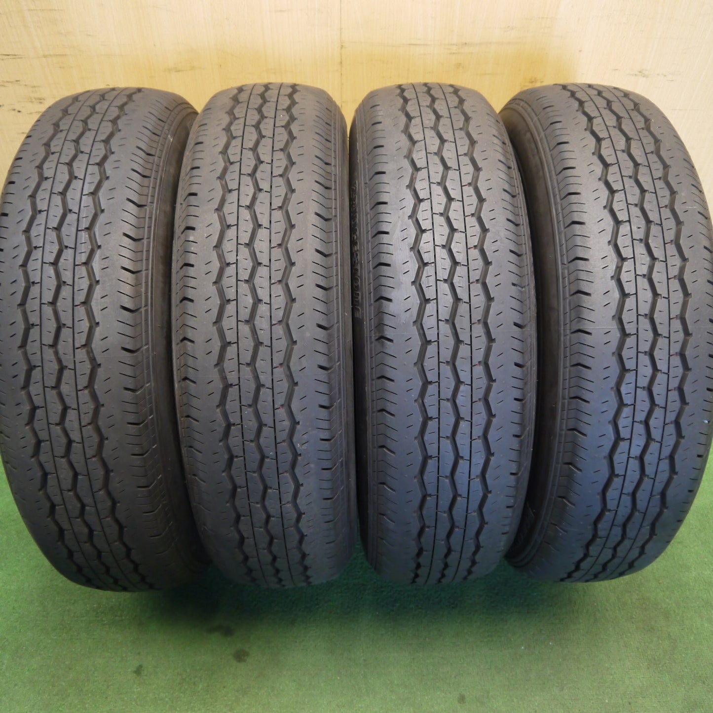 新車外し！24年★195/80R15 107/105S ブリヂストン エコピア RD613 タイヤ 15インチ ハイエース キャラバン 等★6071004Hノタ