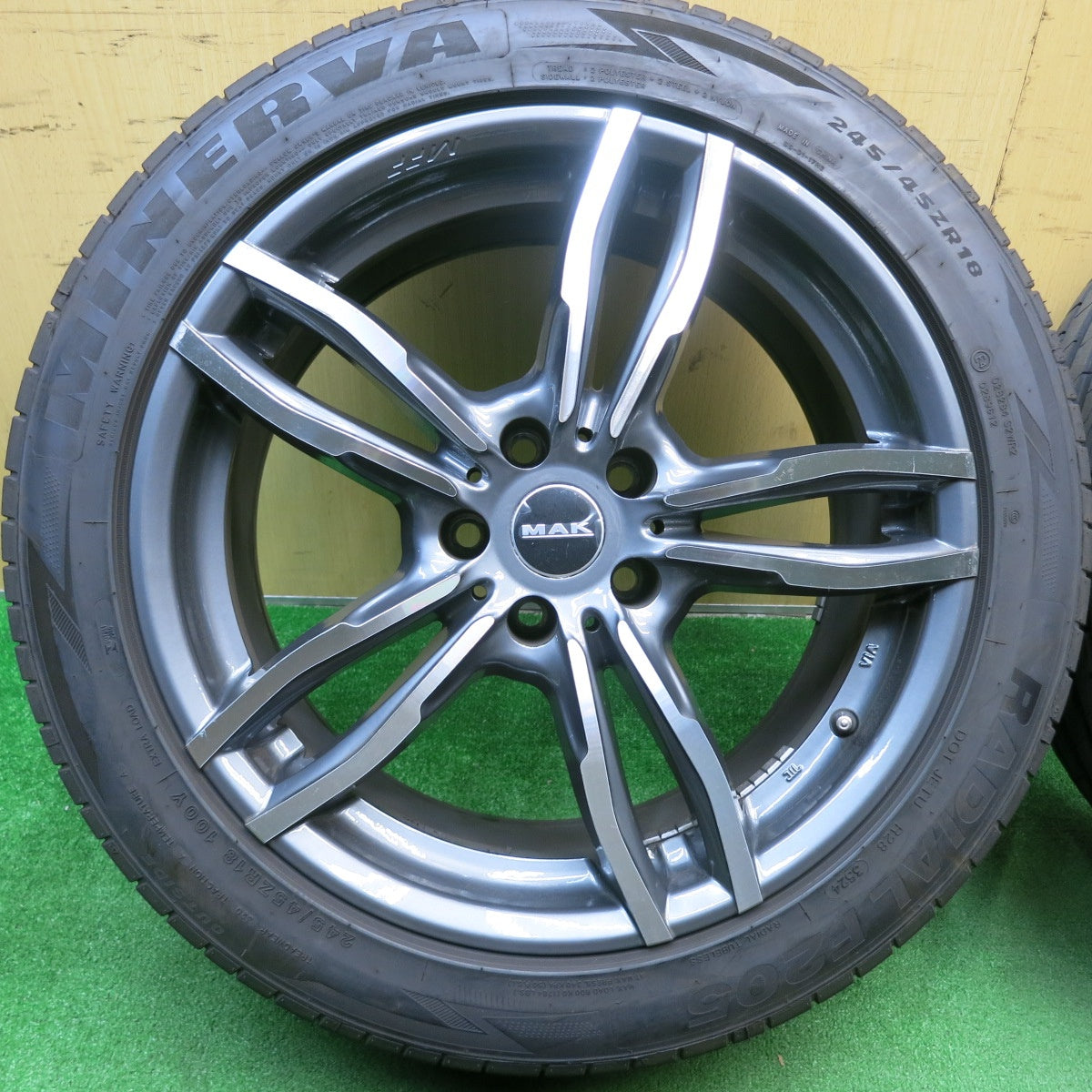 バリ溝！24年！9分★BMW 等 MAK LUFT FF 245/45R18 ミネルバ ラジアル F205 18インチ PCD112/5H★5042202TNノ