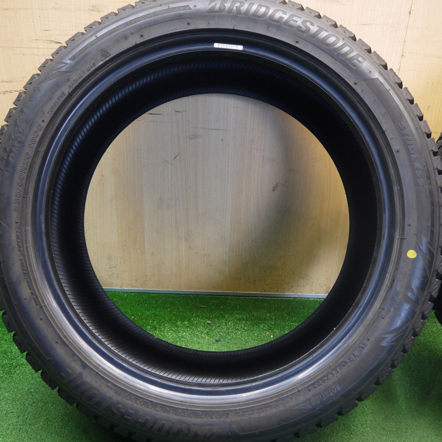 バリ溝！25年！9.5分★スタッドレス 235/50R20 ブリヂストン ブリザック DM-V3 タイヤ 20インチ レクサス NX クラウン クロスオーバー bZ4X CX-60 CX-8 等★6050106Hスタ