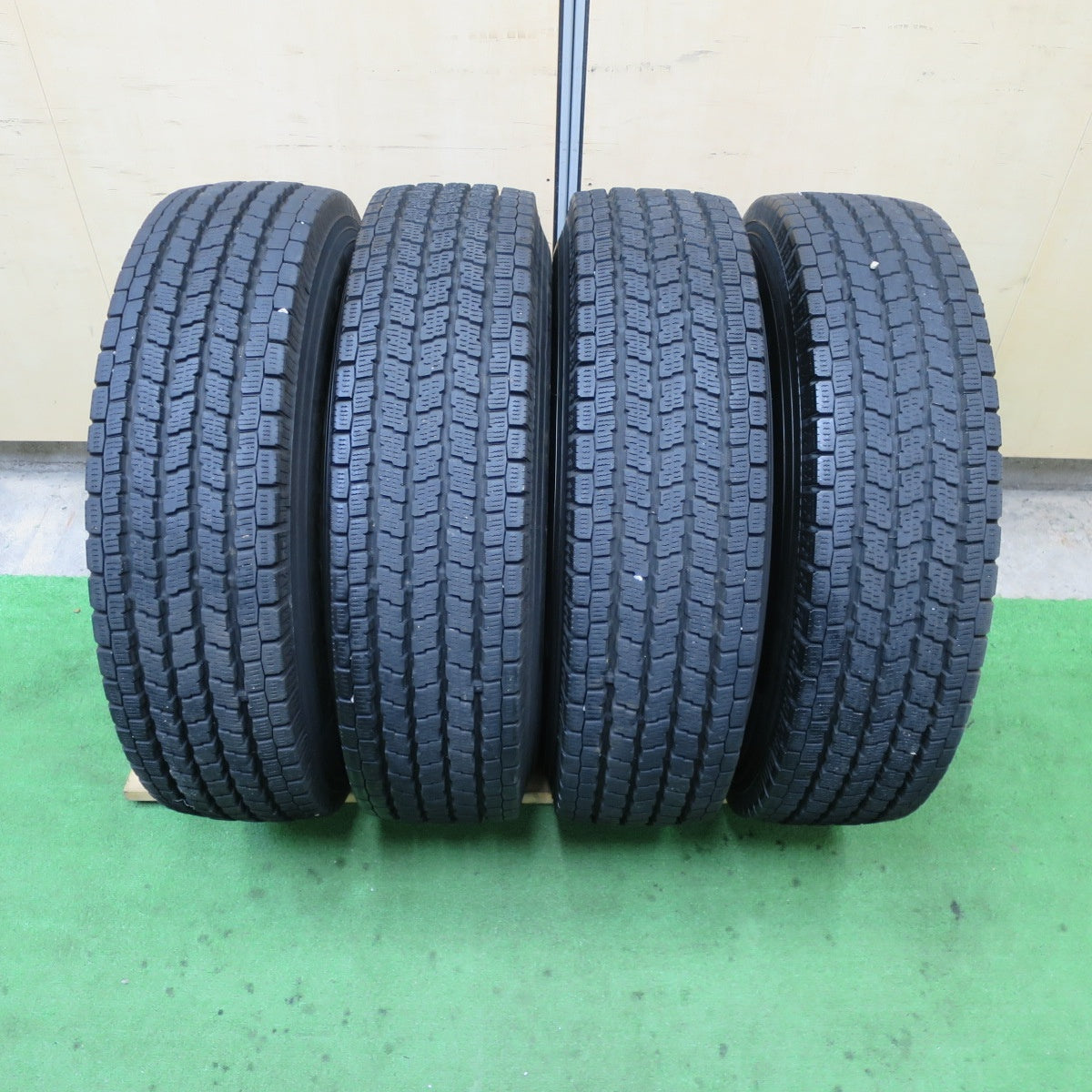 バリ溝！22年！キレイ！9.5分★スタッドレス 195/80R15 107/105L ヨコハマ アイスガード iG91 BISON バイソン 15インチ PCD139.7/6H★5062803TTス