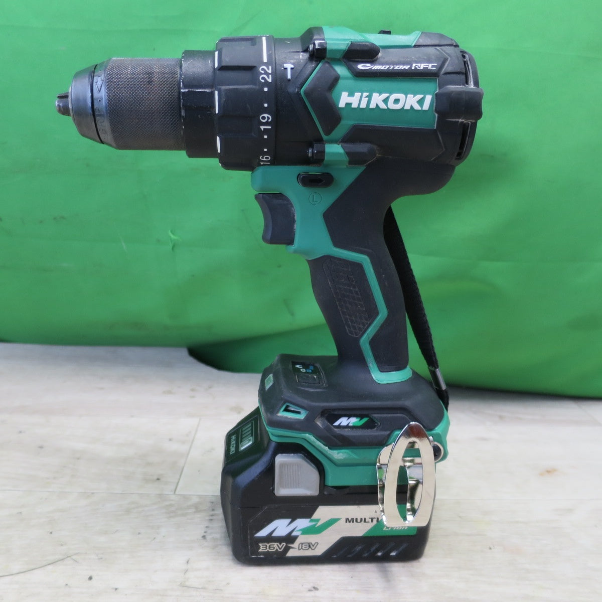 [送料無料] キレイ☆ハイコーキ 13mm コードレス 振動 ドリル ドライバ 36V DV36DC サイドグリップ バッテリー 付き HiKOKI 電動 工具☆