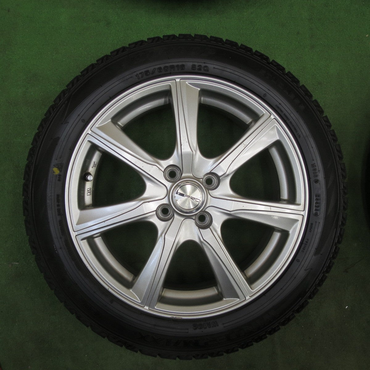 バリ溝！24年！9.5分以上★スタッドレス 175/60R16 ダンロップ ウインターマックス WM02 PRD 社外 アルミ 16インチ PCD100/4H★5112201TTス