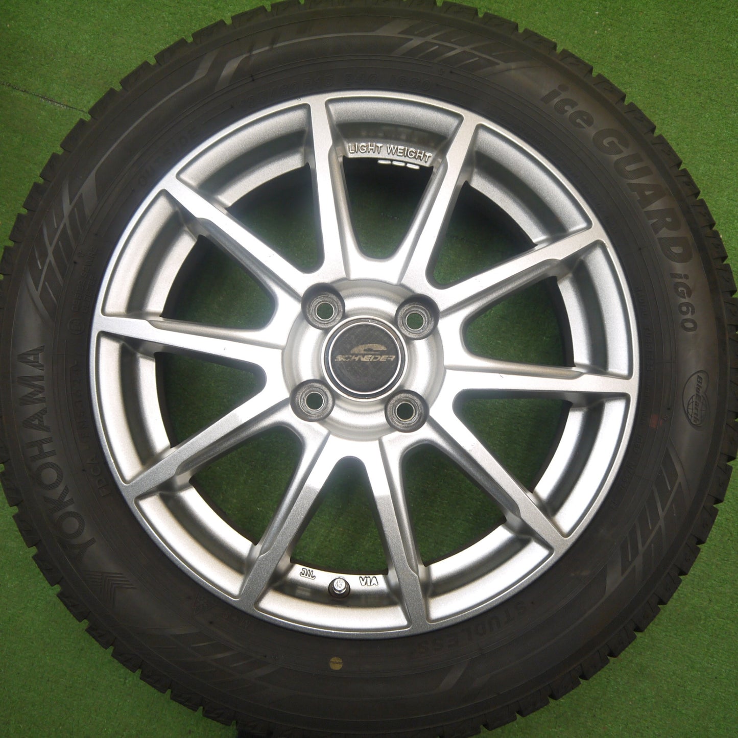 バリ溝！24年！キレイ！9.5分★スタッドレス 185/60R15 ヨコハマ アイスガード iG60 SCHNEIDER シュナイダー 15インチ PCD100/4H★6022507Hス