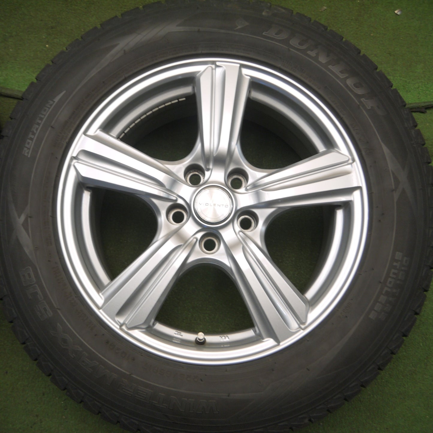 *送料無料* バリ溝！キレイ！9.5分★スタッドレス 225/65R17 ダンロップ ウインターマックス SJ8 VIOLENTO ヴィオレント PCD114.3/5H★4031910Hス