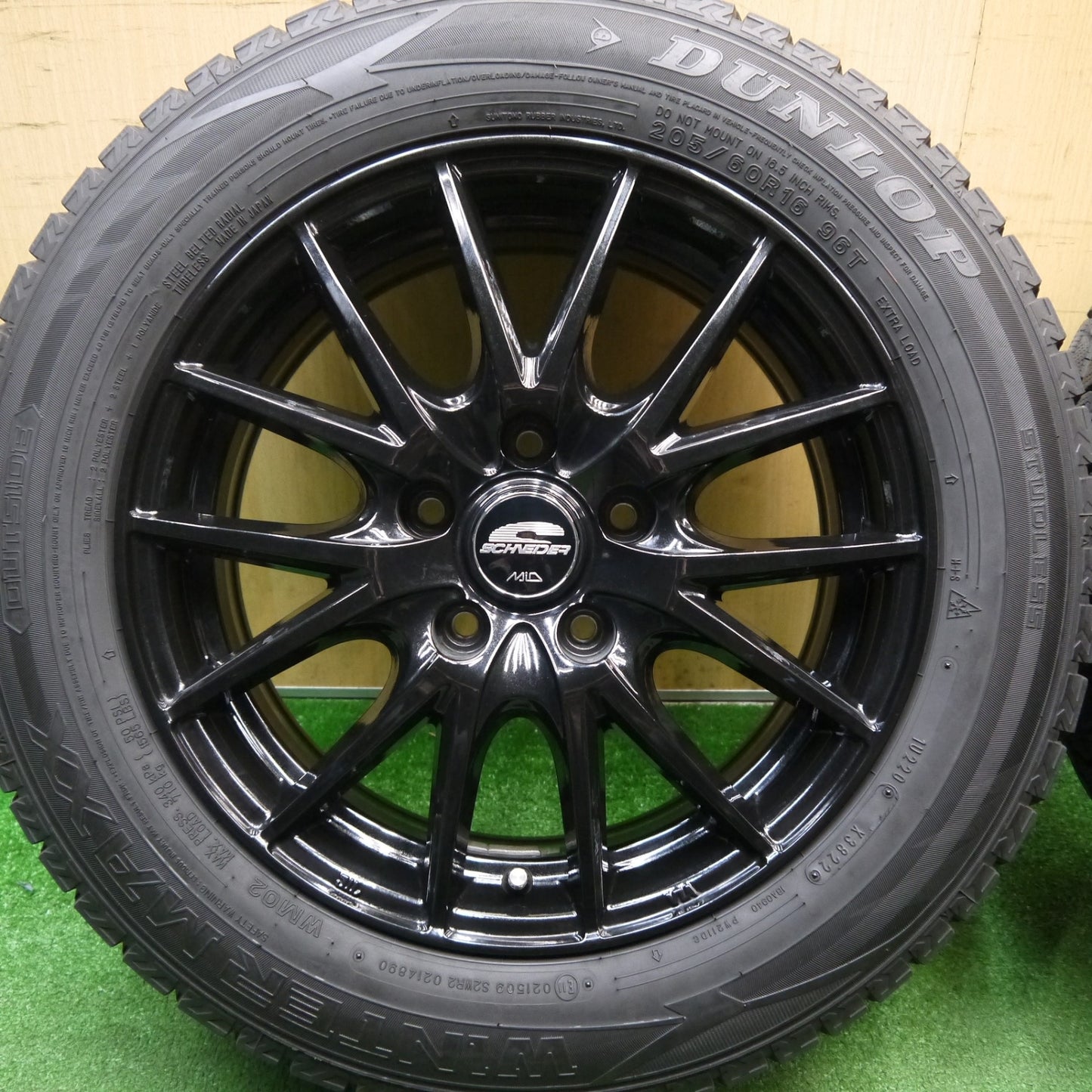 バリ溝！22年！キレイ！9.5分★スタッドレス 205/60R16 ダンロップ ウインターマックス WM02 SCHNEIDER MiD シュナイダー 16インチ PCD114.3/5H★6030301Hス