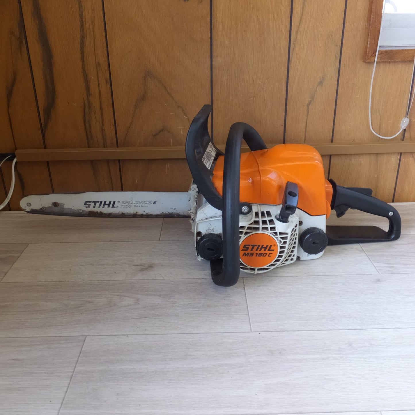 [送料無料] 岐阜発★スチール STIHL エンジンチェーンソー MS180C-BE 刃なし　3軸合成値 7.6m/s2　LWA 112dB★
