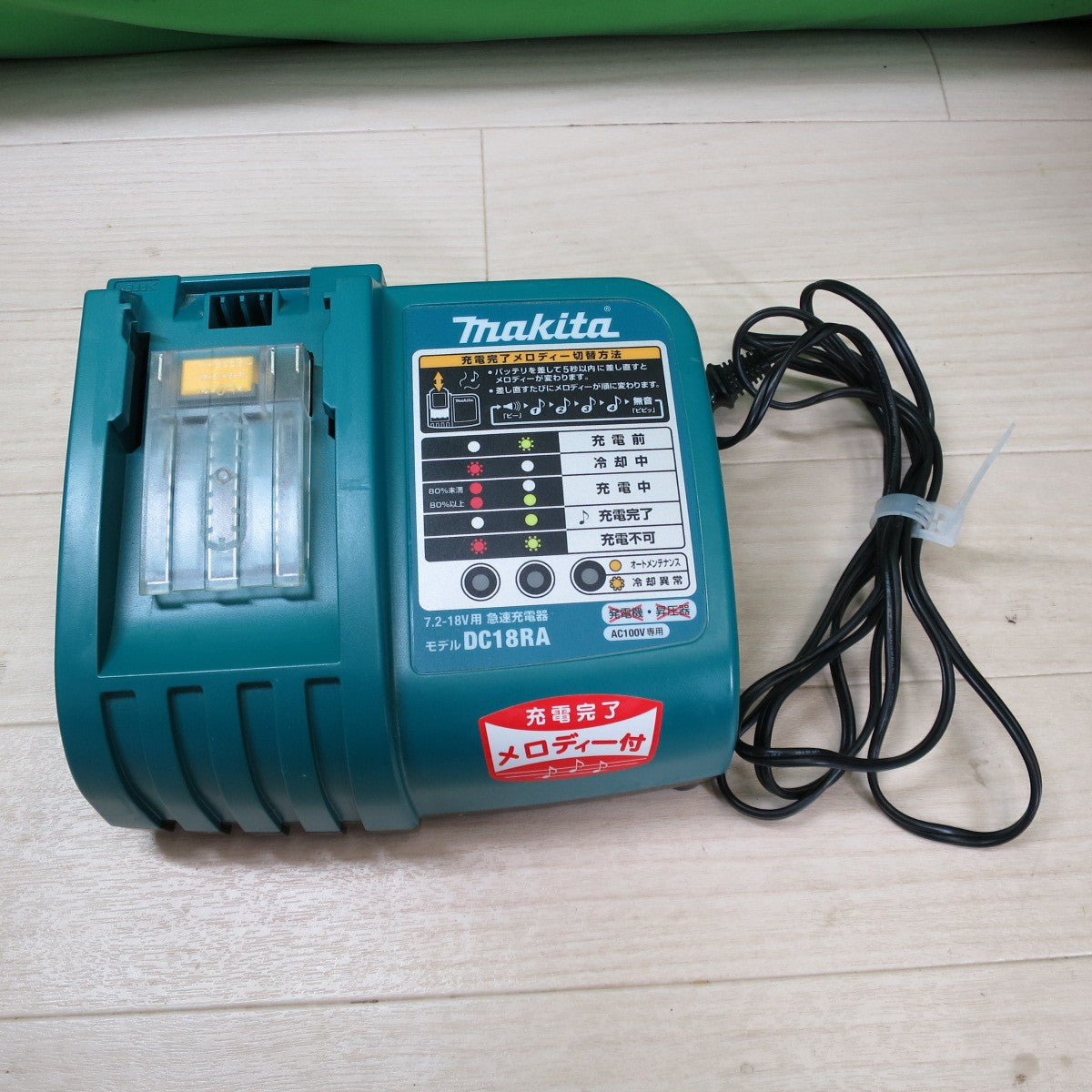 [送料無料] ☆マキタ 充電式 インパクトドライバ TD133D 電動 工具 14.4V makita バッテリー 充電器 DC18RA☆