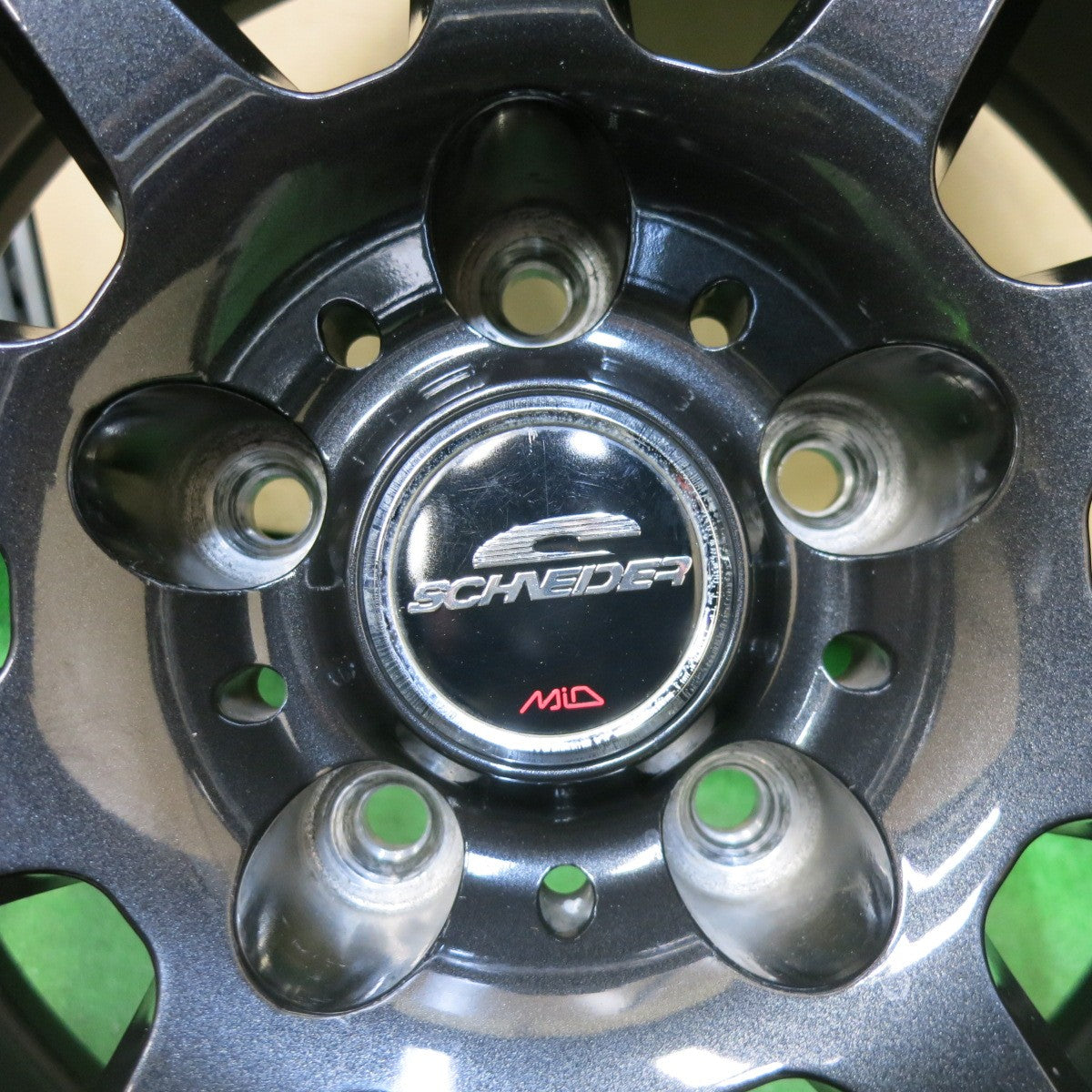 [送料無料] キレイ★SCHNEIDER MiD シュナイダー マルカ 18インチ ホイール 18×8J PCD114.3/5H★5011702SYホ