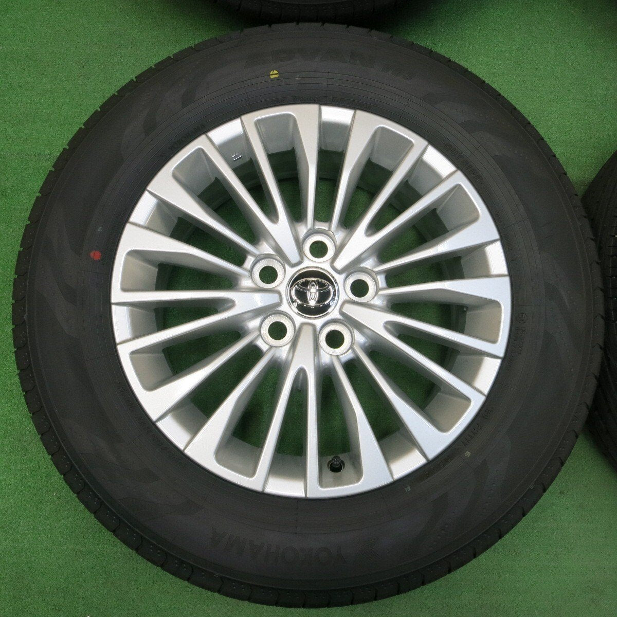 新車外し！24年★トヨタ 40系 ヴェルファイア アルファード 純正 225/65R17 ヨコハマ アドバン V03 PCD120/5H★4041806イノ