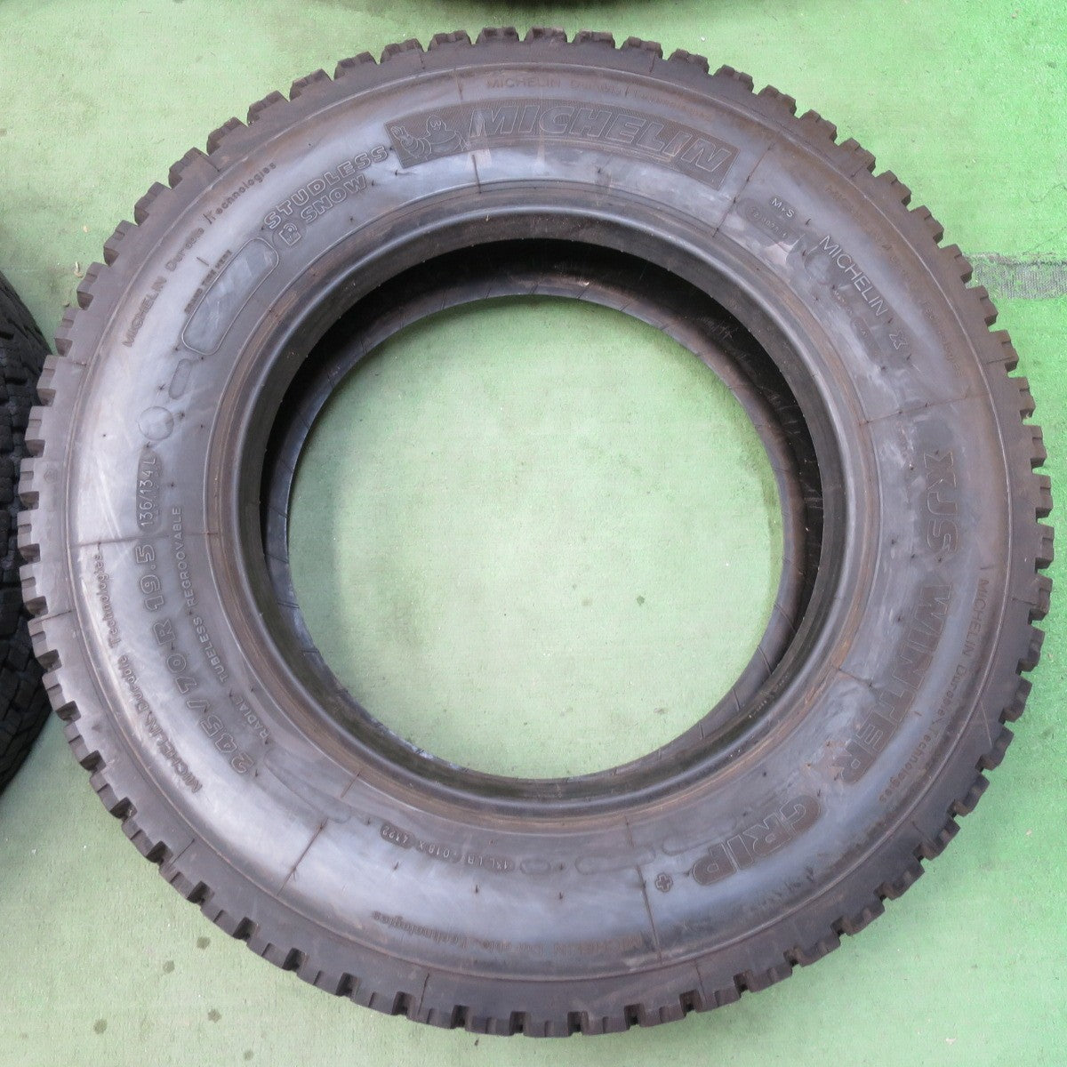 バリ溝！22年！9分★トラック タイヤ 245/70R19.5 136/134L スタッドレス ミシュラン XJS WINTER GRIP+ 19.5インチ★6010701イスタ