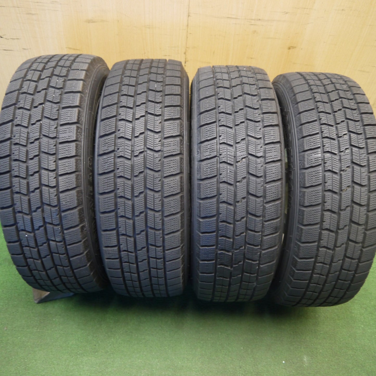 超バリ溝！23年！キレイ！9.5分以上★シエンタ 等 185/60R15 スタッドレス グッドイヤー アイスナビ7 ravrion RS01 ラブリオン 15インチ PCD100/5H★6032704Hス