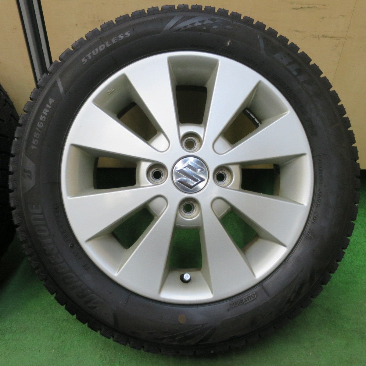バリ溝！22年！ほぼ10分★スズキ ワゴンR 純正 155/65R14 スタッドレス ブリヂストン ブリザック VRX3 14インチ PCD100/4H★5011812イス