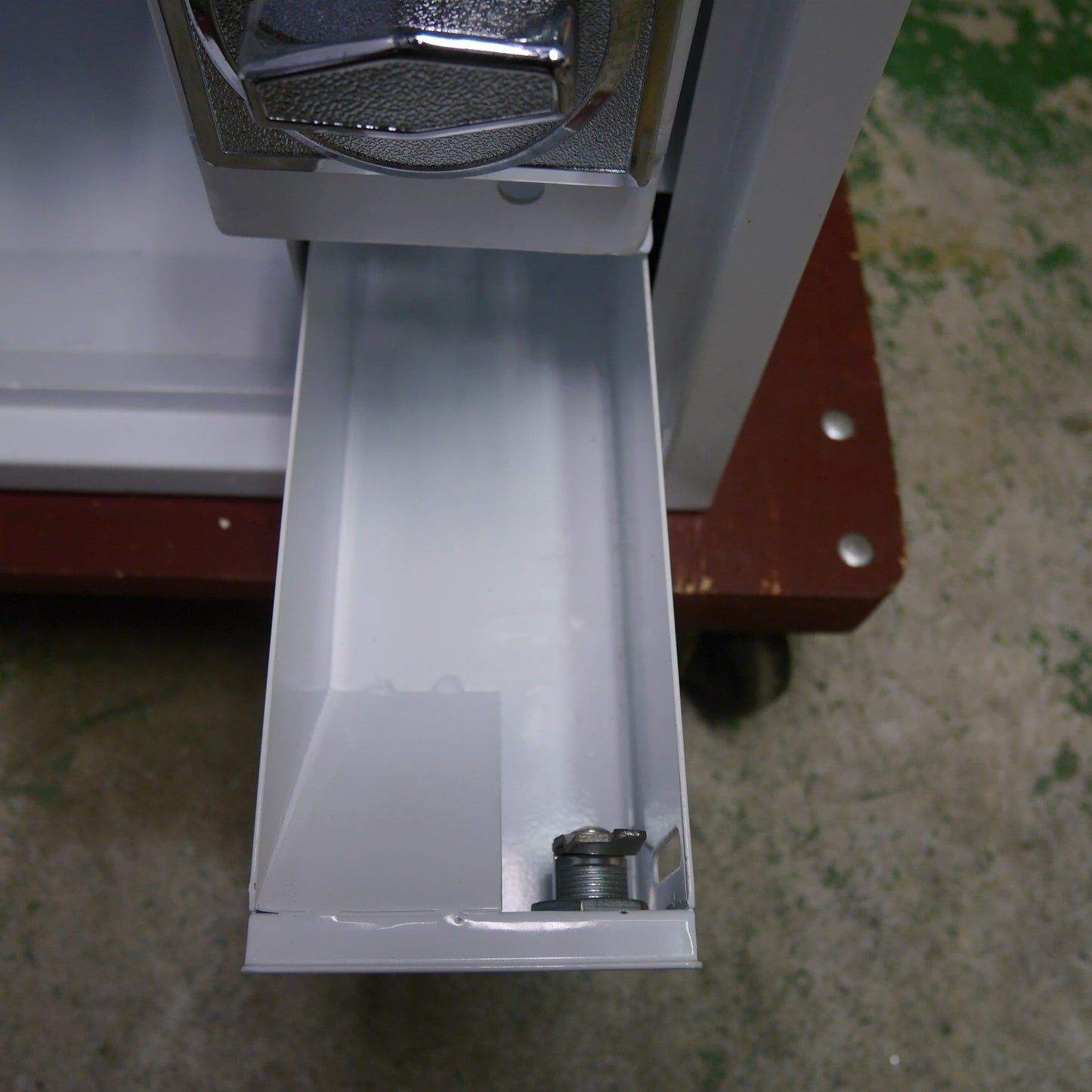 [送料無料] ☆手動式 自動 販売機 トレカ BOX トレーディング カード ボックス 自販機 ガチャ ガチャ メーカー 型式 不明 ジャンク品③☆