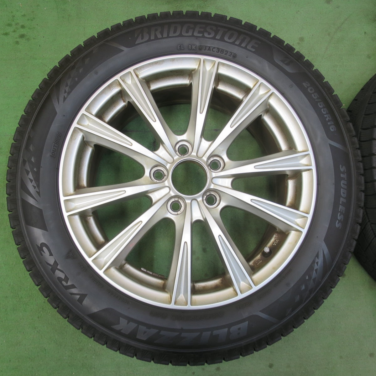 バリ溝！22年！9分★ボルボ 等 阿部商会 205/55R16 スタッドレス ブリヂストン ブリザック VRX3 16インチ PCD108/5H★6020406イス
