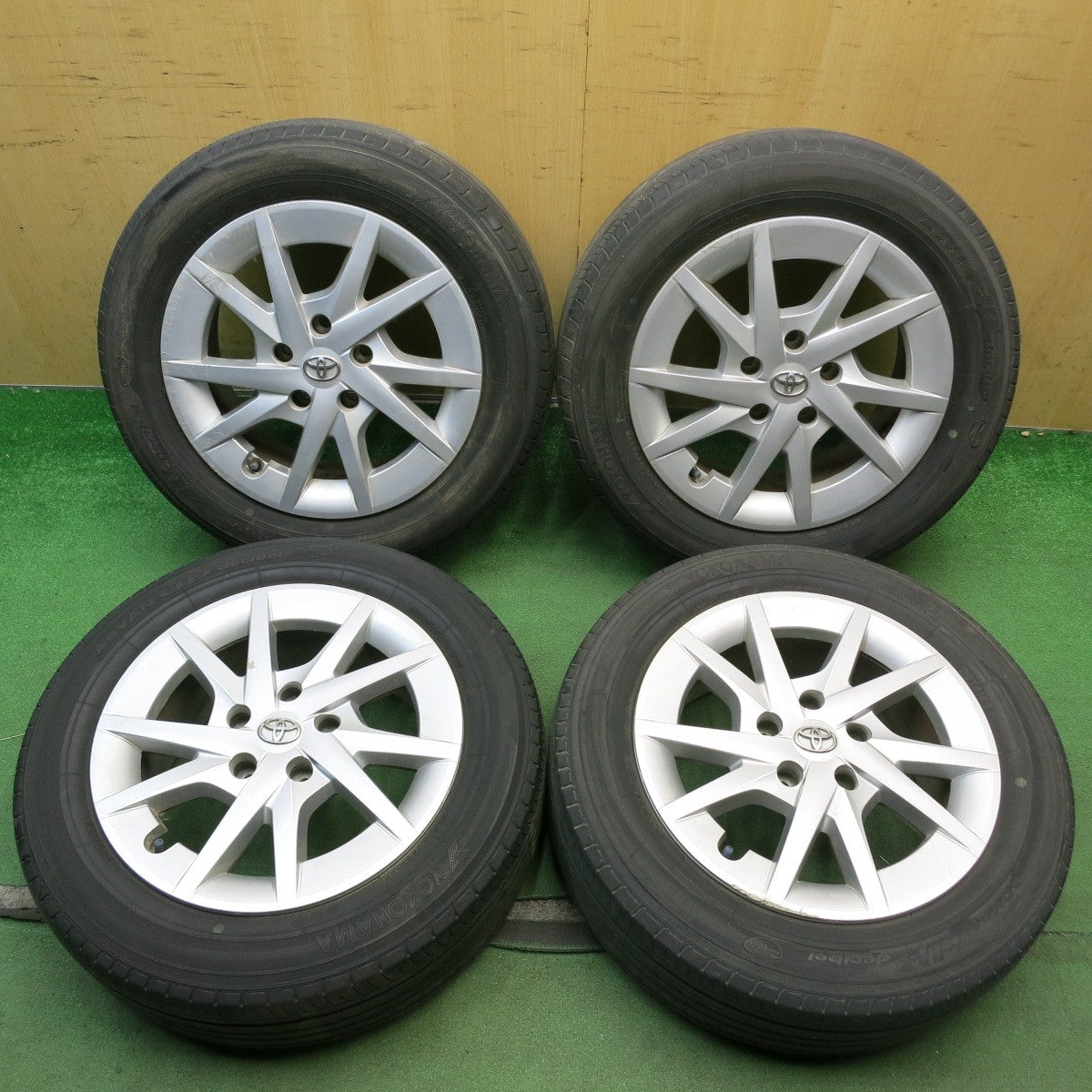 4本価格◎トヨタ 40系 プリウスα 純正 205/60R16 ヨコハマ アドバン dBデシベル 16インチ PCD114.3/5H◎6080905HAノ