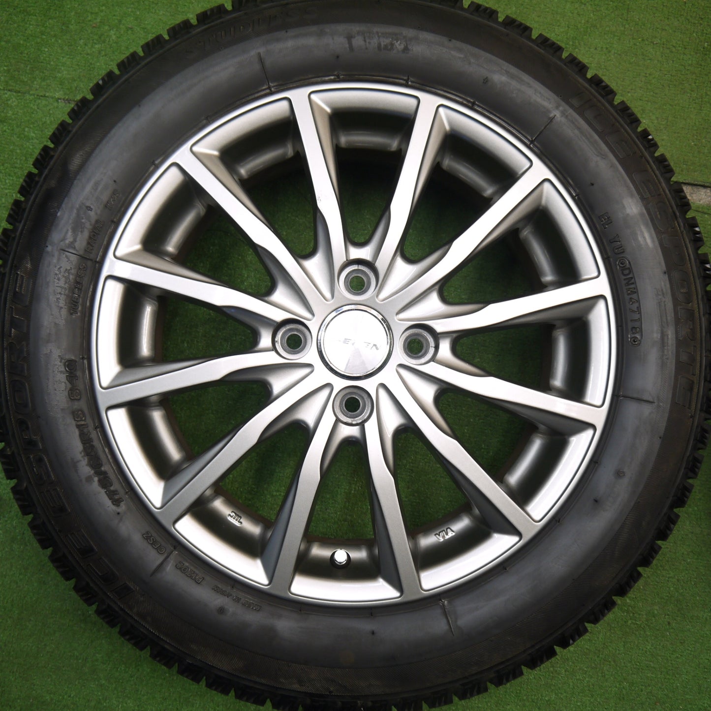 バリ溝！キレイ！ほぼ10分★スタッドレス 175/65R15 アイスエスポルテ LEBEN レーベン 15インチ PCD100/4H★5041106Hス
