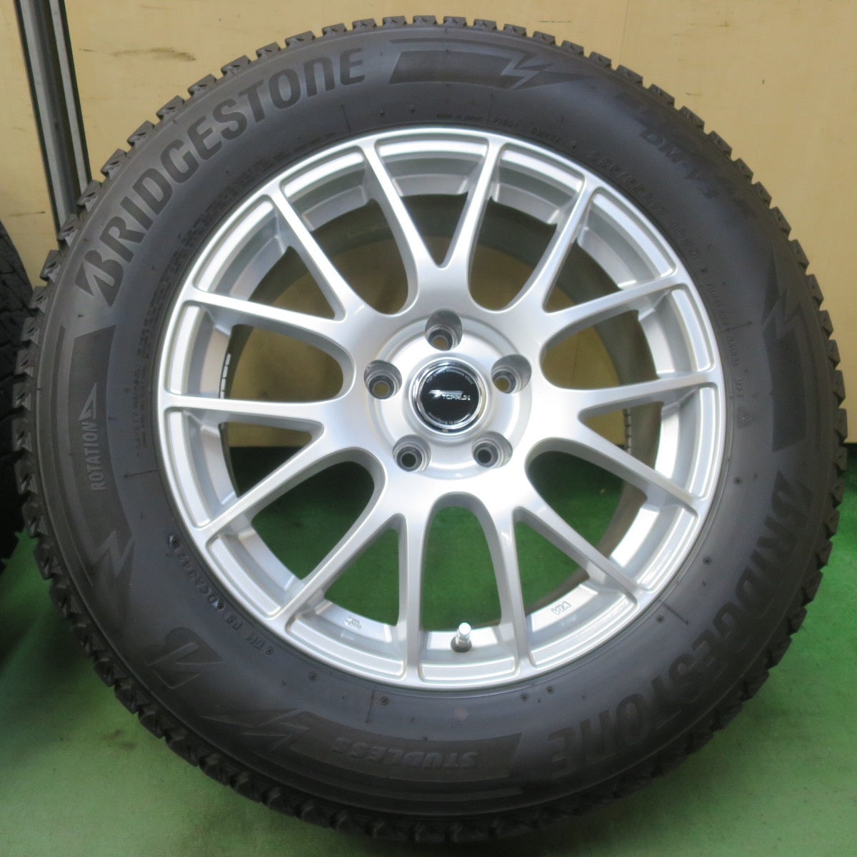 バリ溝！キレイ！9分◎スタッドレス 225/65R17 ブリヂストン ブリザック DM-V3 TOPRUN トップラン 17インチ PCD114.3/5H◎6090410イス