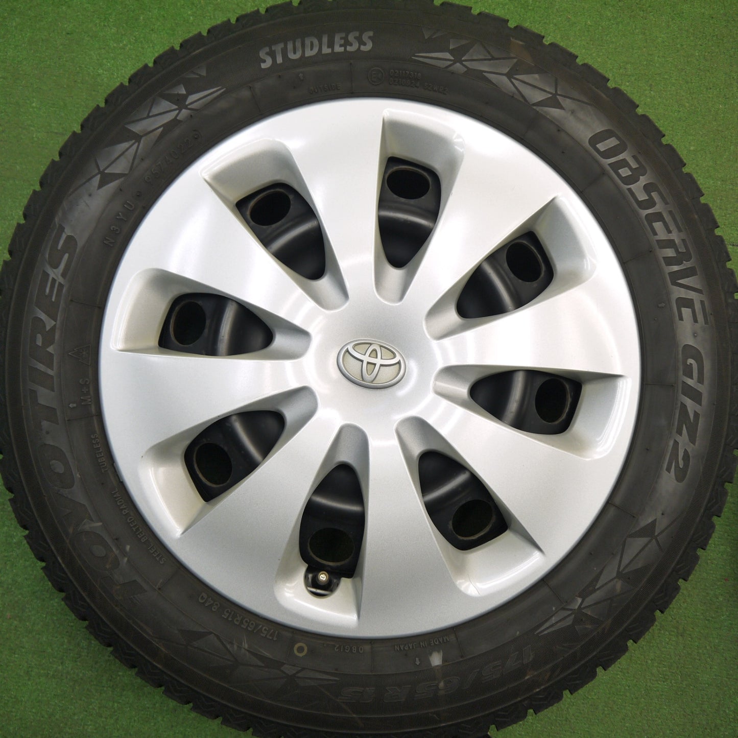 バリ溝！22年！キレイ！8.5分★トヨタ アクア 純正 スチール 175/65R15 スタッドレス トーヨー オブザーブ GIZ2 15インチ PCD100/4H★5121006Hス