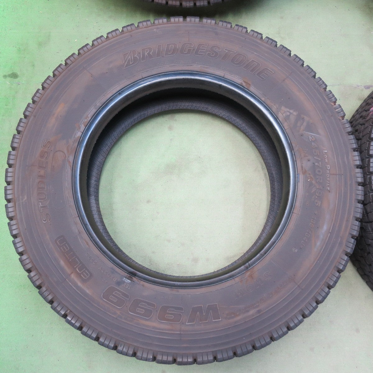 バリ溝！25年！9.5分★トラック タイヤ 245/70R19.5 136/134J スタッドレス ブリヂストン W999 19.5インチ★6062103イスタ