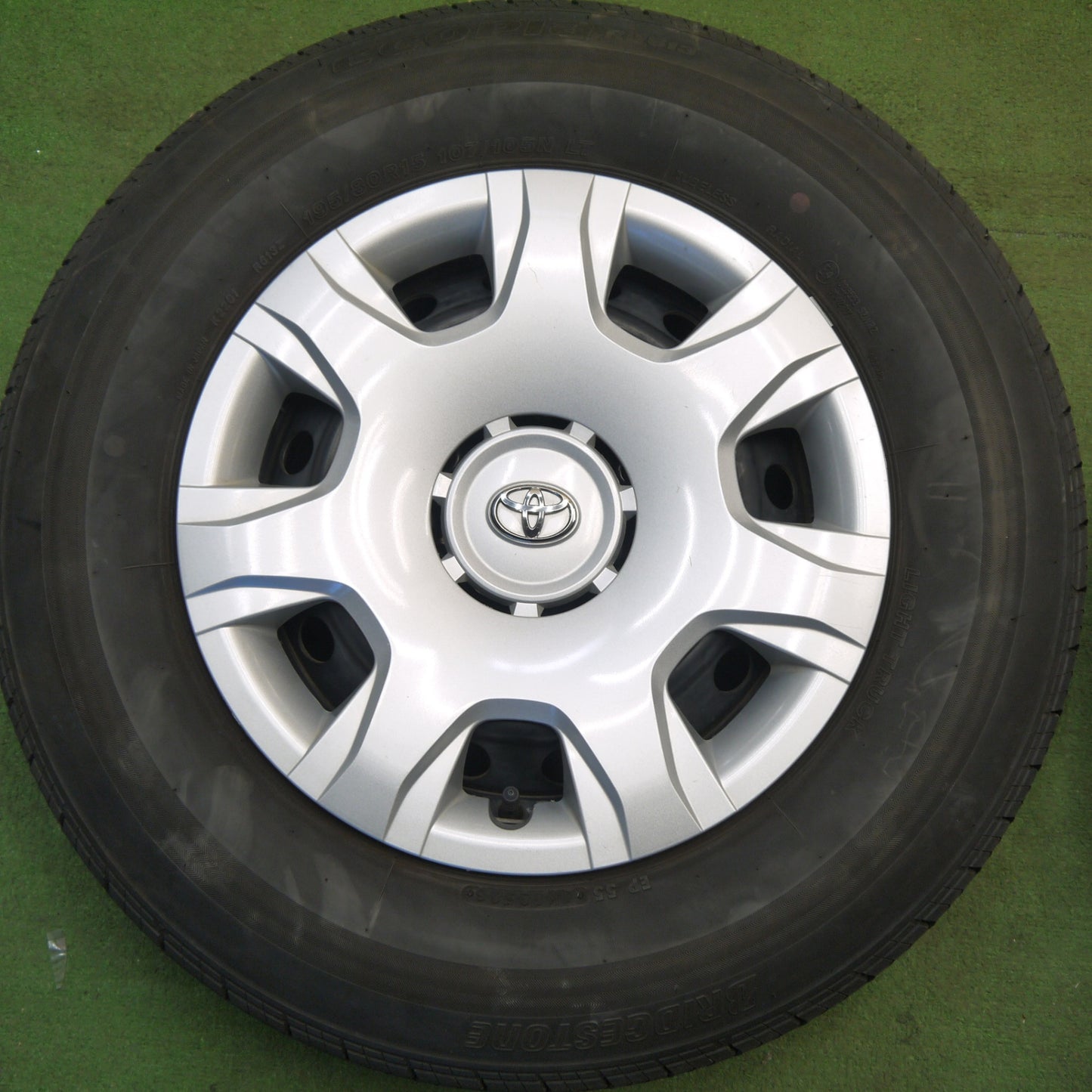 4本価格！23年★トヨタ 200系 ハイエース 純正 スチール 195/80R15 107/105N ブリヂストン エコピア RD613 15インチ PCD139.7/6H★6031802Hノ