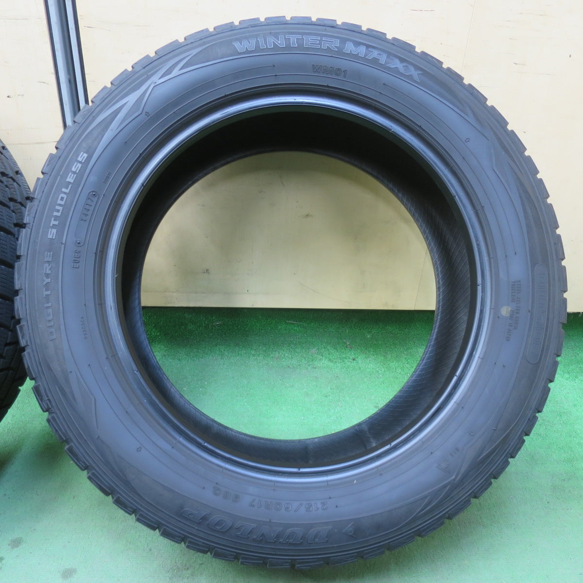 バリ溝！8.5分★スタッドレス 215/60R17 ダンロップ ウインターマックス WM01 タイヤ 17インチ C-HR カローラクロス エスティマ 等★6012705イスタ