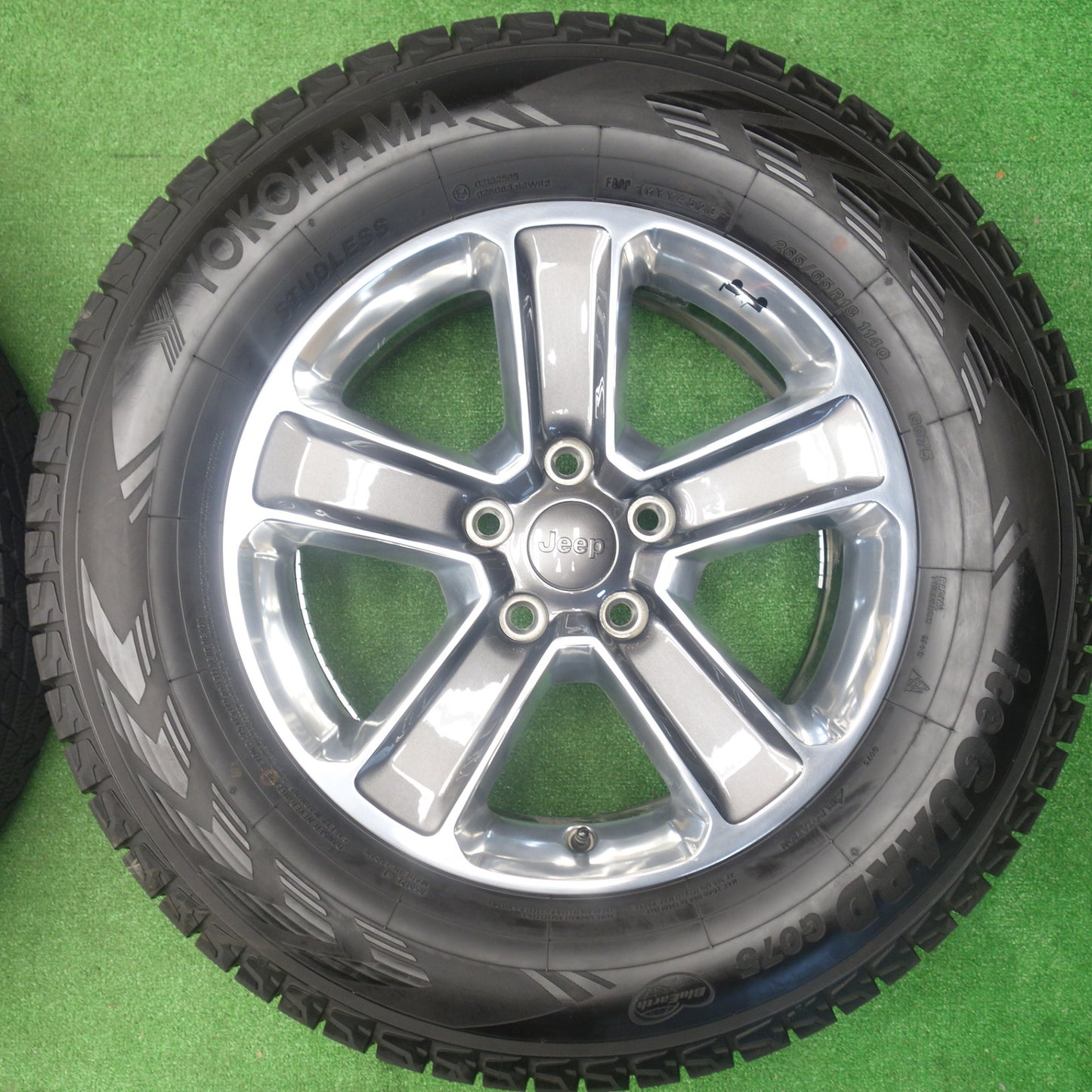バリ溝！23年！9.5分★JEEP ジープ JL ラングラー アンリミテッド サハラ 純正 265/65R18 スタッドレス ヨコハマ アイスガード G075 18インチ PCD127/5H★6021103KTス