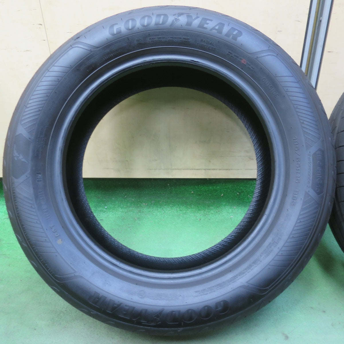 新車外し！26年◎185/65R15 グッドイヤー EfficientGrip Performance2 タイヤ 15インチ アクア フリード プリウス 等◎6081003イノタ