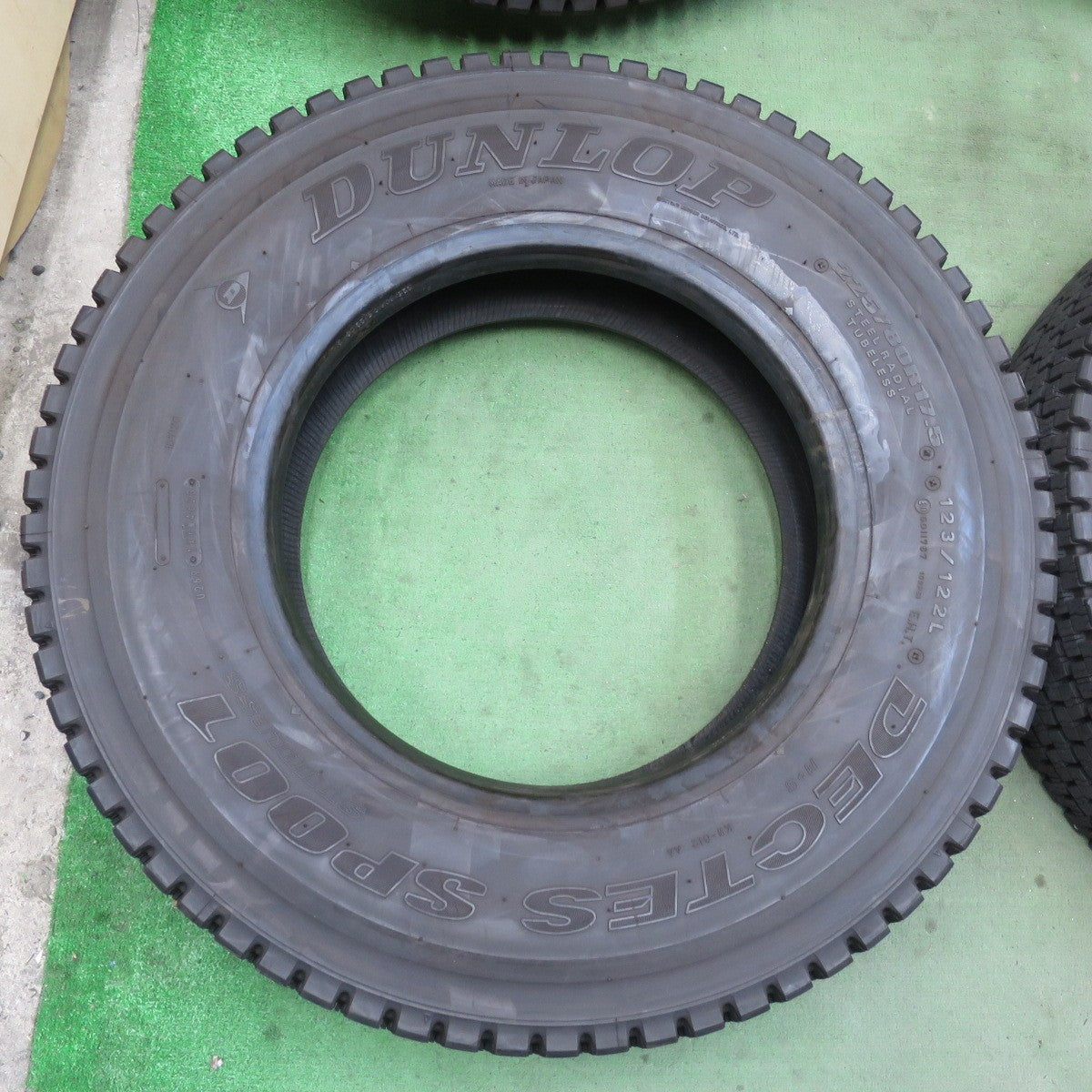 バリ溝！23年！9.5分！6本★トラック タイヤ 225/80R17.5 123/122L スタッドレス ダンロップ デクテス SP001 DECTES 17.5インチ★6051501イスタ