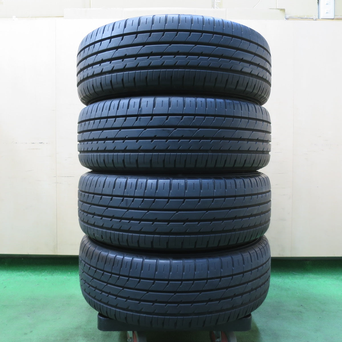 バリ溝！キレイ！9.5分★トヨタ 70系 ヴォクシー ノア 純正 205/60R16 ダンロップ エナセーブ RV504 16インチ PCD114.3/5H★5051209イノ