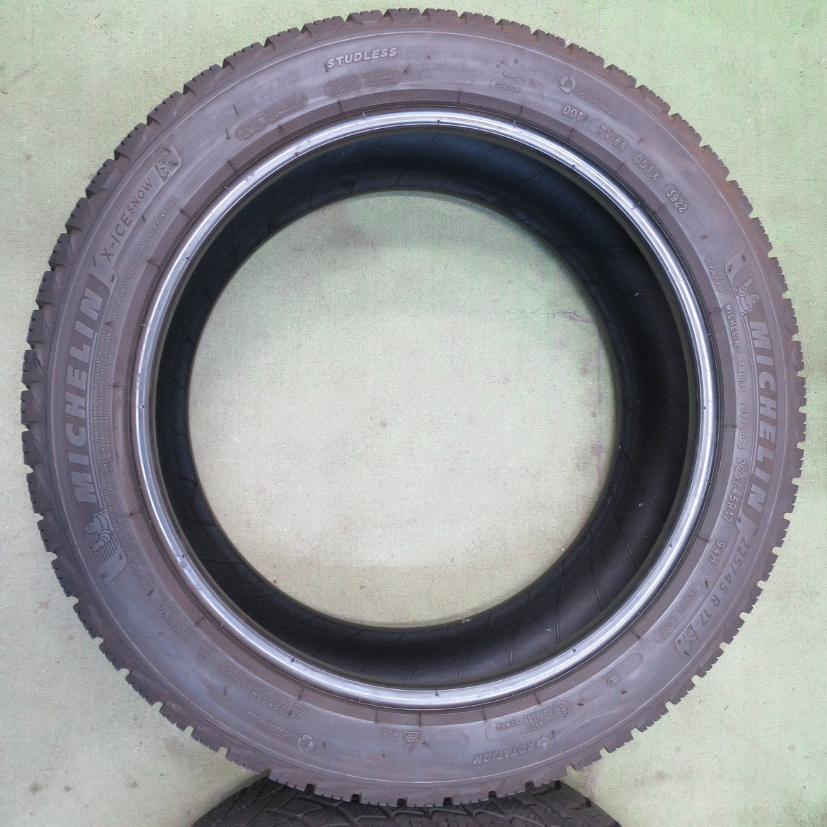 バリ溝！22年！8.5分◎スタッドレス 225/45R17 ミシュラン X-ICE SNOW タイヤ 17インチ ベンツ C A クラス アウディ A3 BMW F20 1シリーズ F22 等◎6100205NGスタ