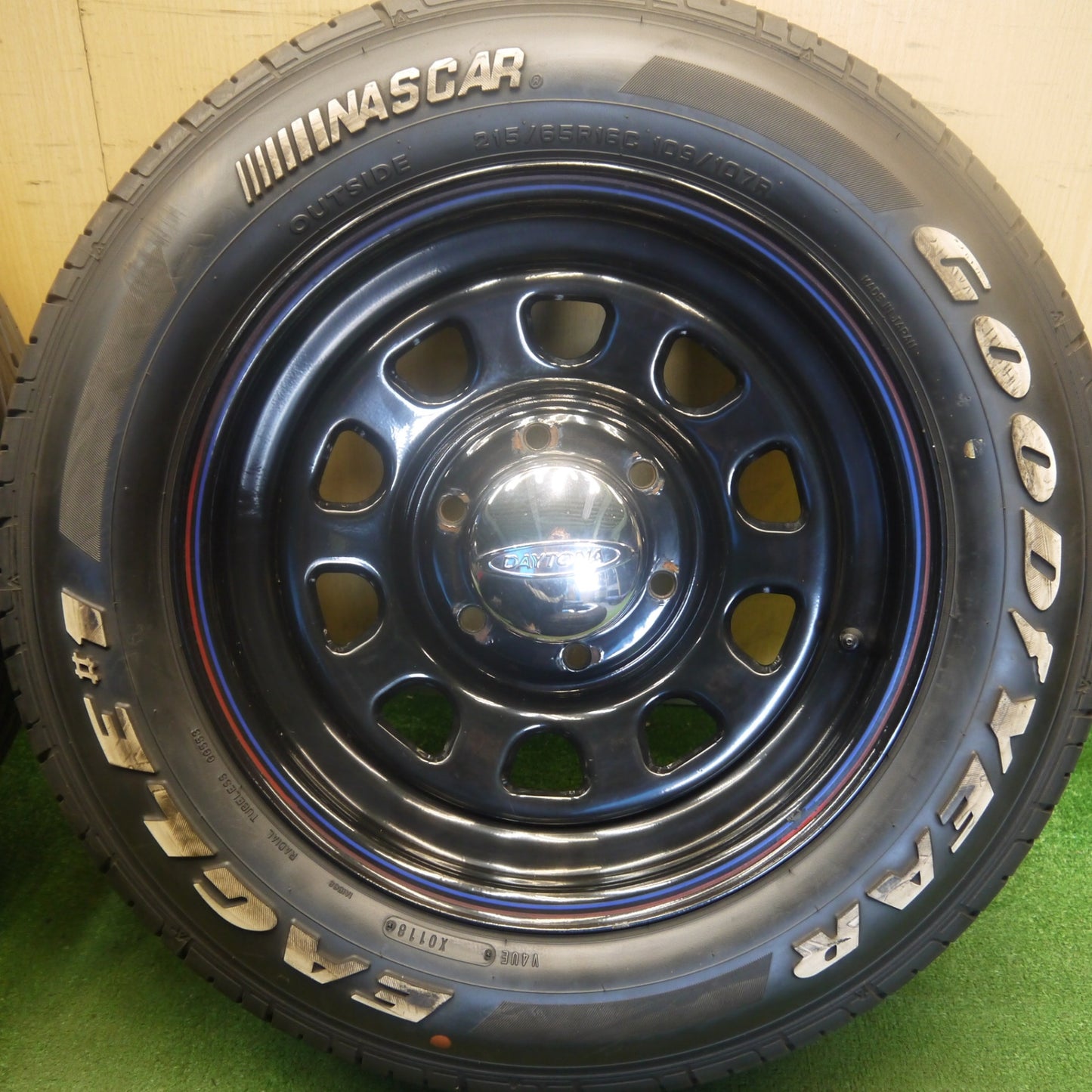 バリ溝！キレイ！9.5分◎215/65R16 109/107R グッドイヤー イーグル #1 ナスカー DAYTONA デイトナ スチール 16インチ PCD139.7/6H◎6061502Hノ