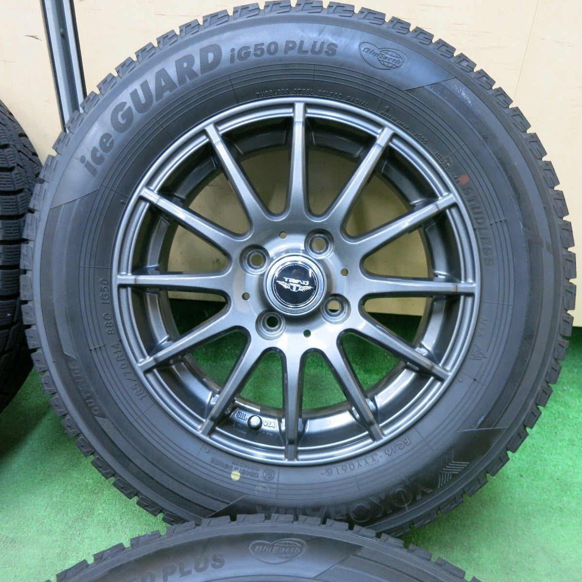 バリ溝！キレイ！9.5分★スタッドレス 185/70R14 ヨコハマ アイスガード iG50 プラス TEAD テッド 14インチ PCD100/4H★4121812SYス