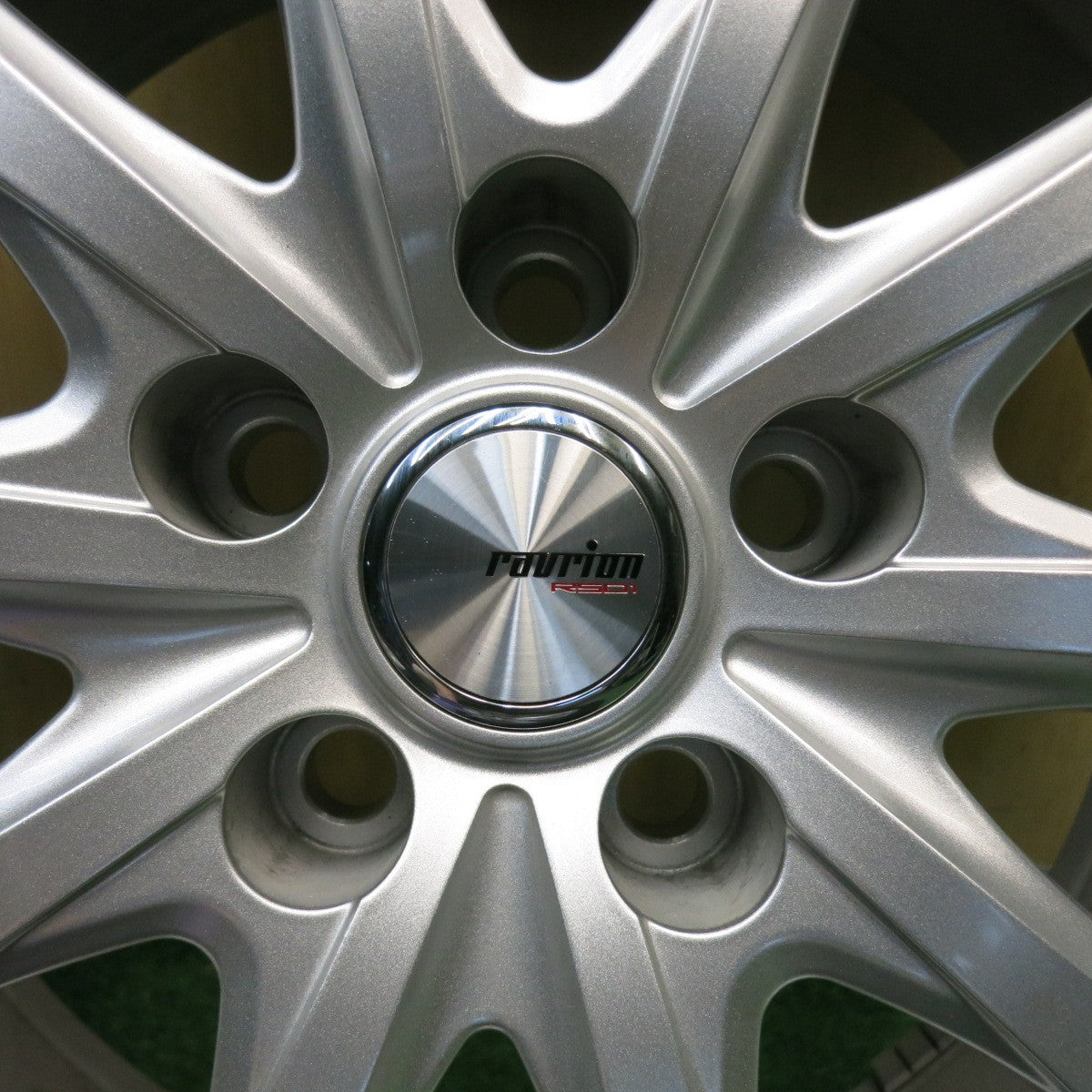 バリ溝！23年！キレイ！9.5分以上◎スタッドレス 195/60R17 ダンロップ ウインターマックス WM02 ravrion RS01 ラブリオン 17インチ PCD114.3/5H◎6070510HAス